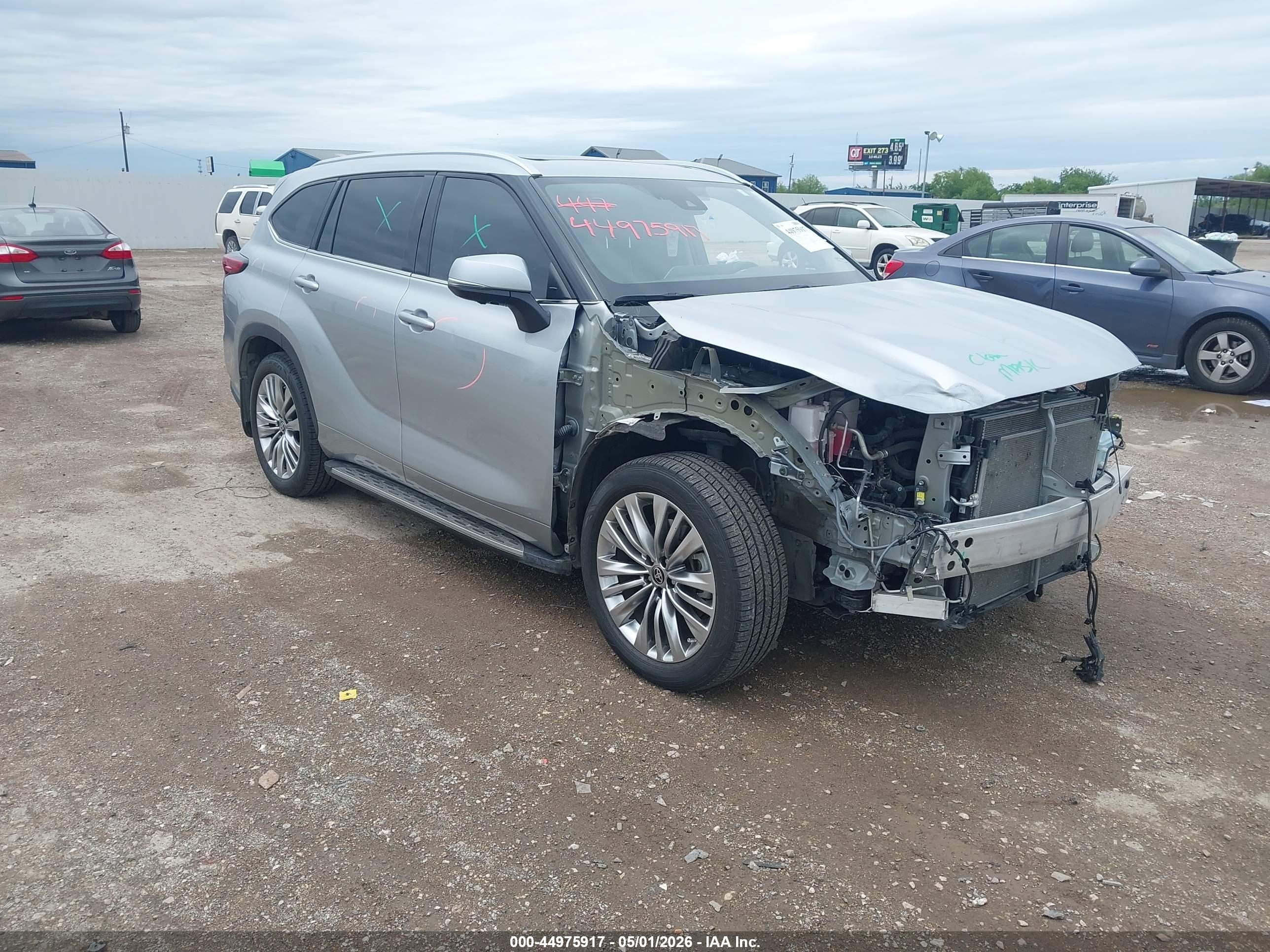 2023 Toyota Highlander Platinum Gray vin: 5TDKDRAHXPS508537
