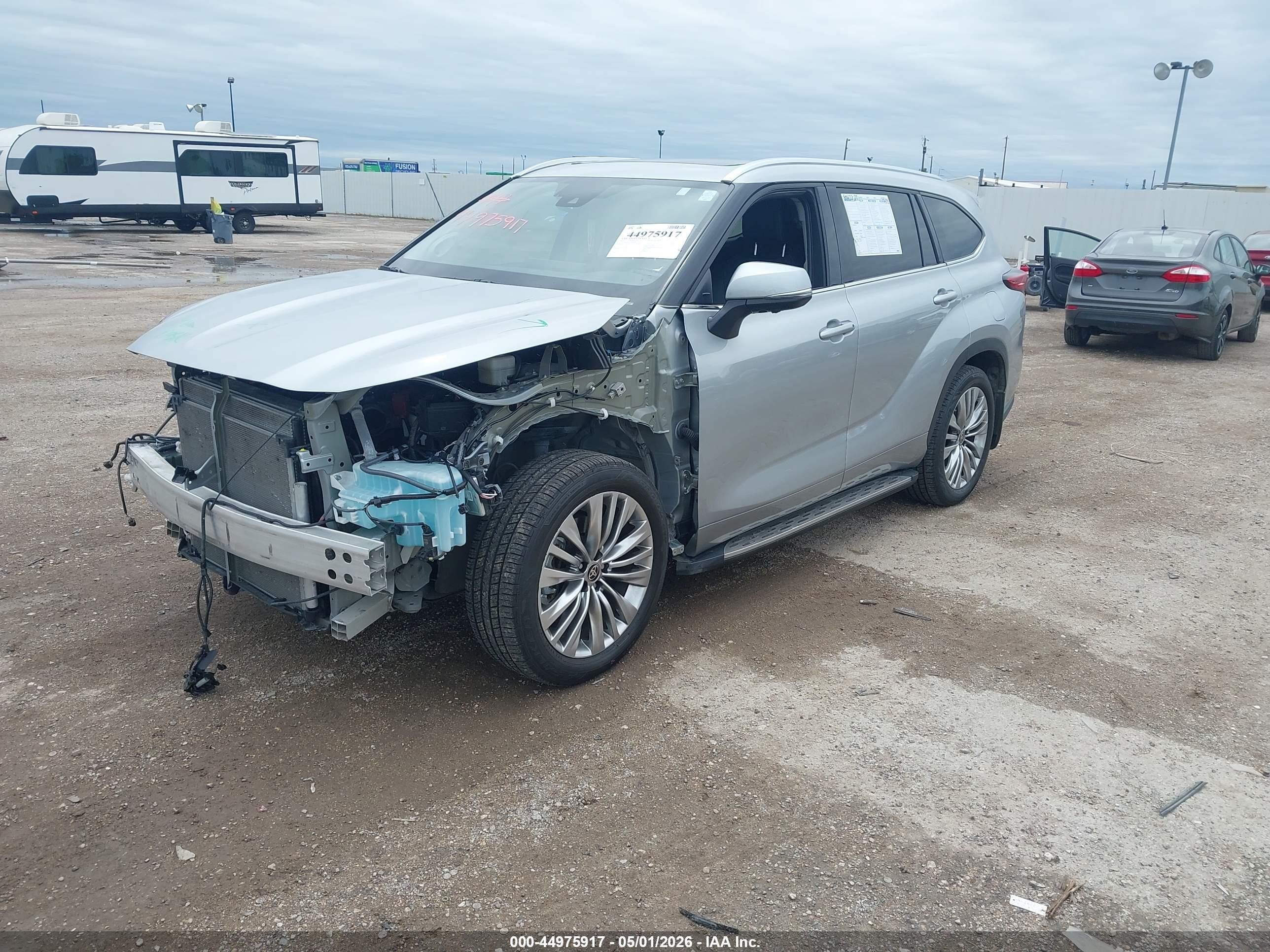 2023 Toyota Highlander Platinum Gray vin: 5TDKDRAHXPS508537