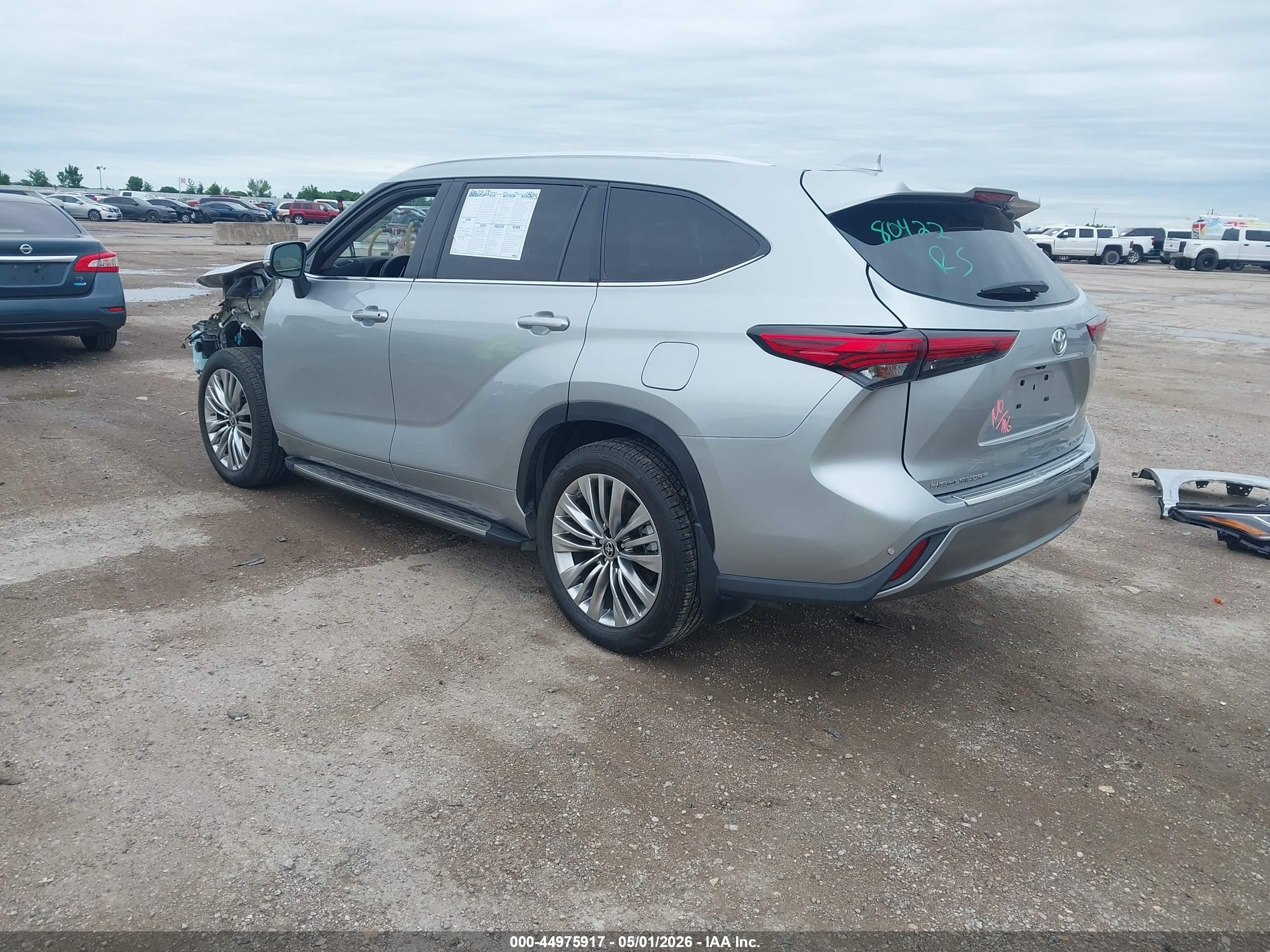 2023 Toyota Highlander Platinum Gray vin: 5TDKDRAHXPS508537