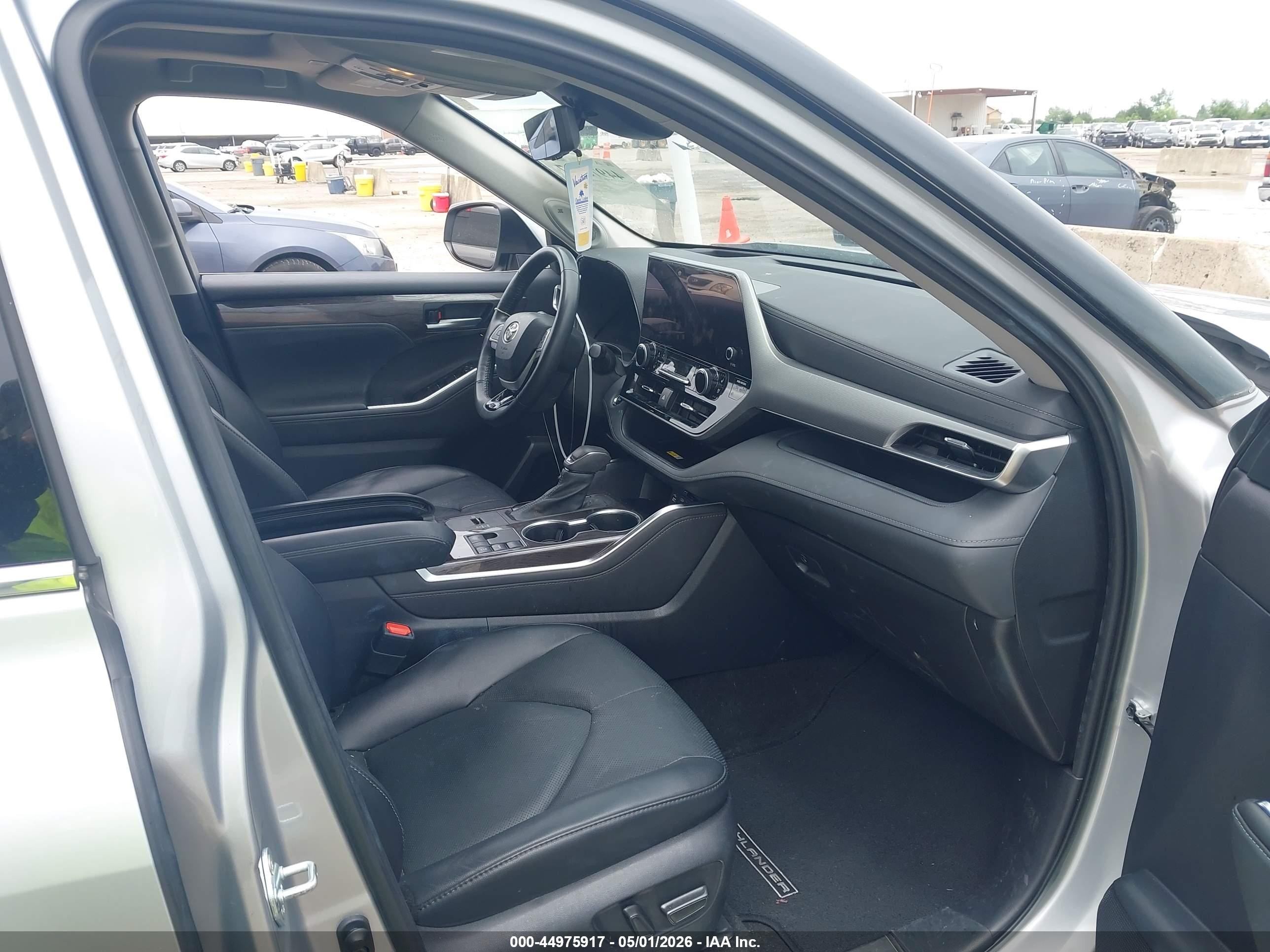 2023 Toyota Highlander Platinum Gray vin: 5TDKDRAHXPS508537
