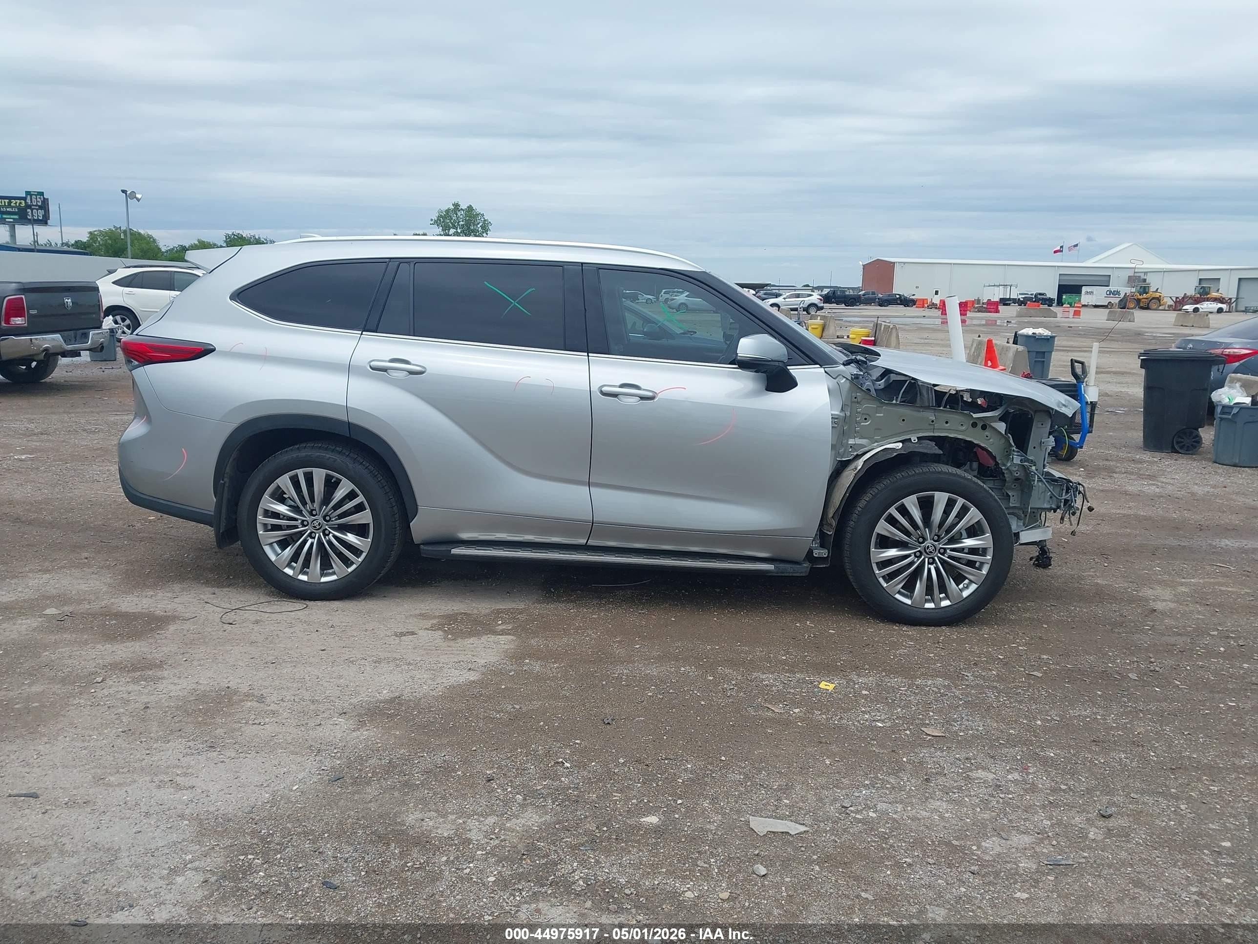 2023 Toyota Highlander Platinum Gray vin: 5TDKDRAHXPS508537