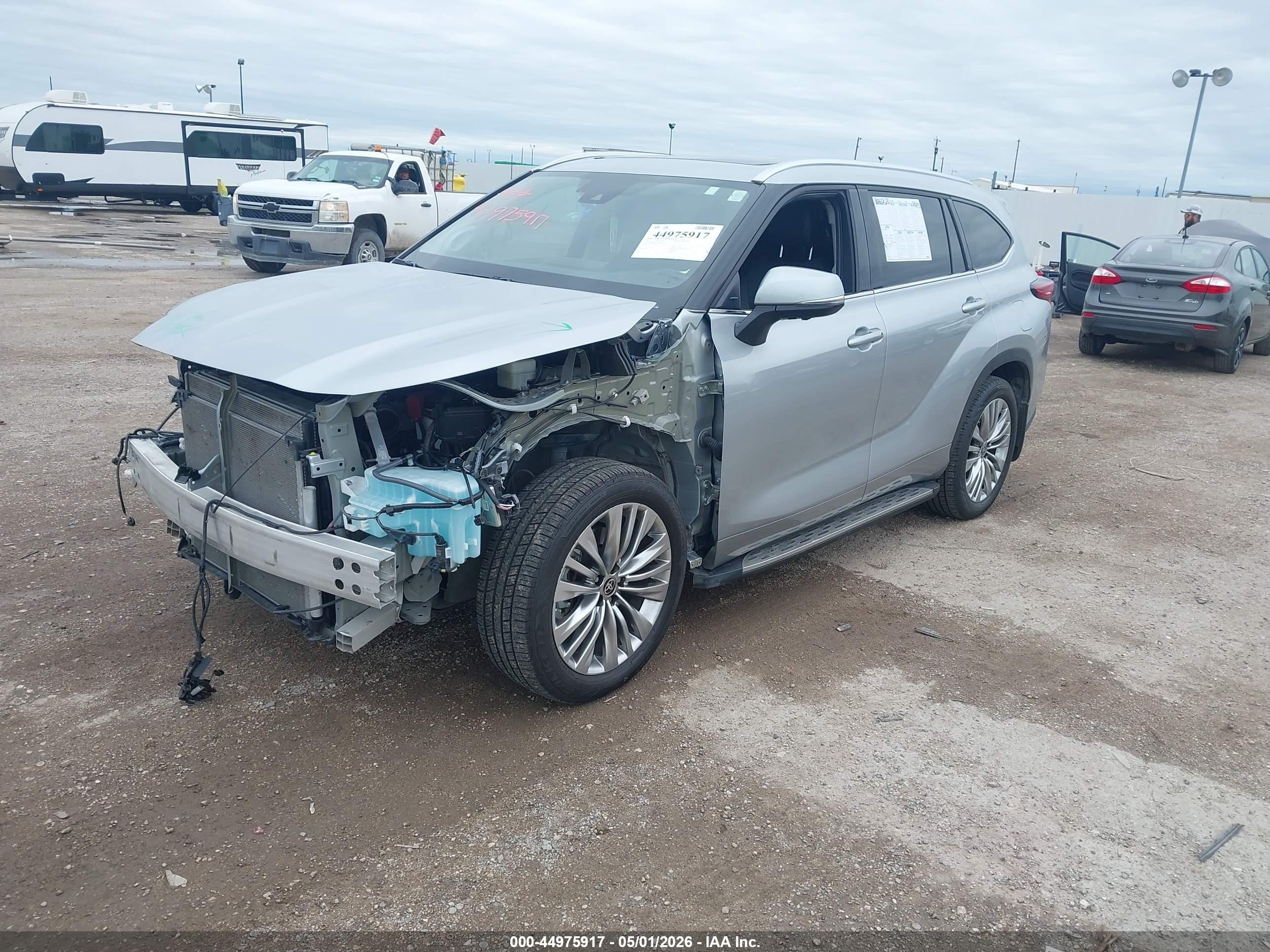 2023 Toyota Highlander Platinum Gray vin: 5TDKDRAHXPS508537