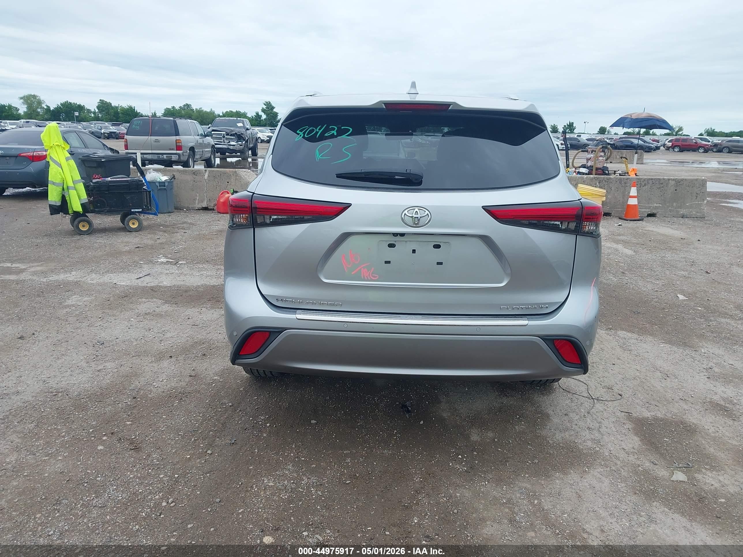 2023 Toyota Highlander Platinum Gray vin: 5TDKDRAHXPS508537