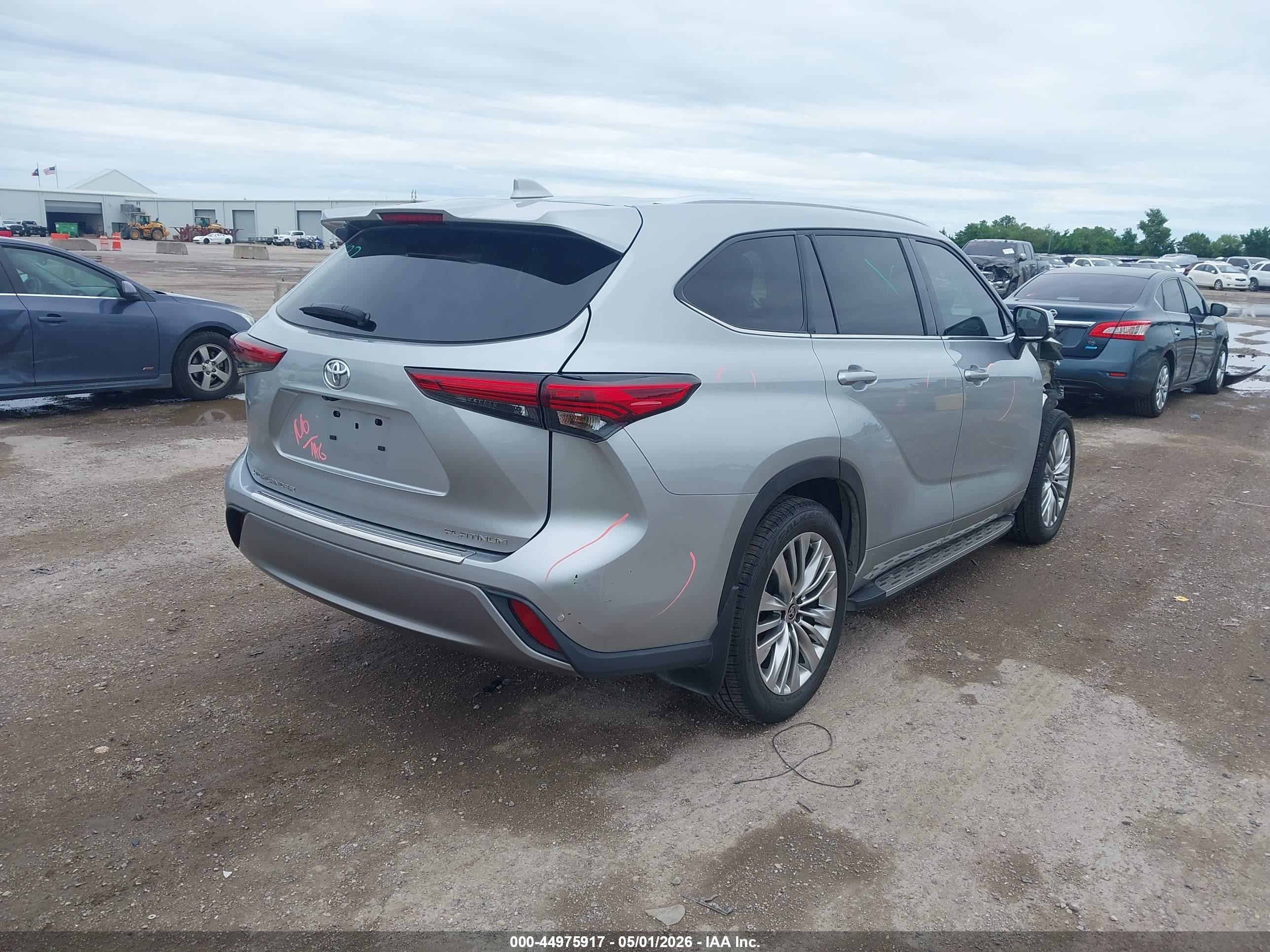 2023 Toyota Highlander Platinum Gray vin: 5TDKDRAHXPS508537
