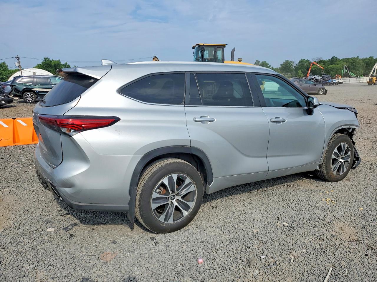 2023 Toyota Highlander Xle Silver vin: 5TDKDRBH2PS045307