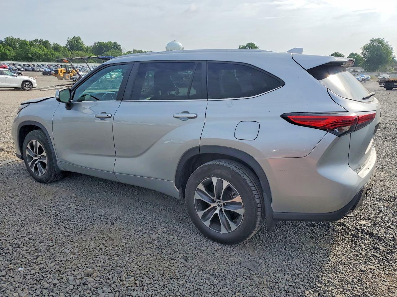 2023 Toyota Highlander Xle Silver vin: 5TDKDRBH2PS045307