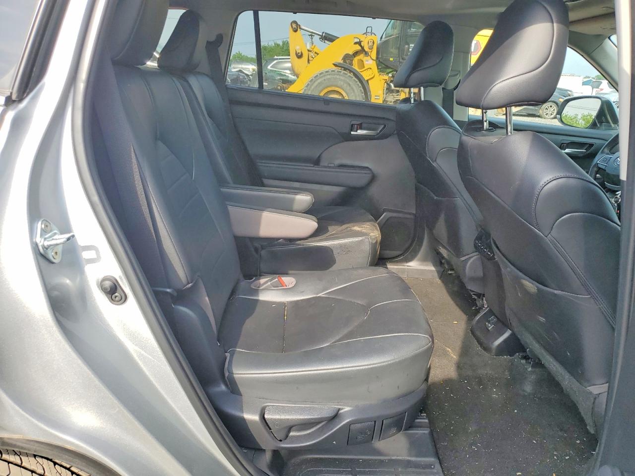 2023 Toyota Highlander Xle Silver vin: 5TDKDRBH2PS045307