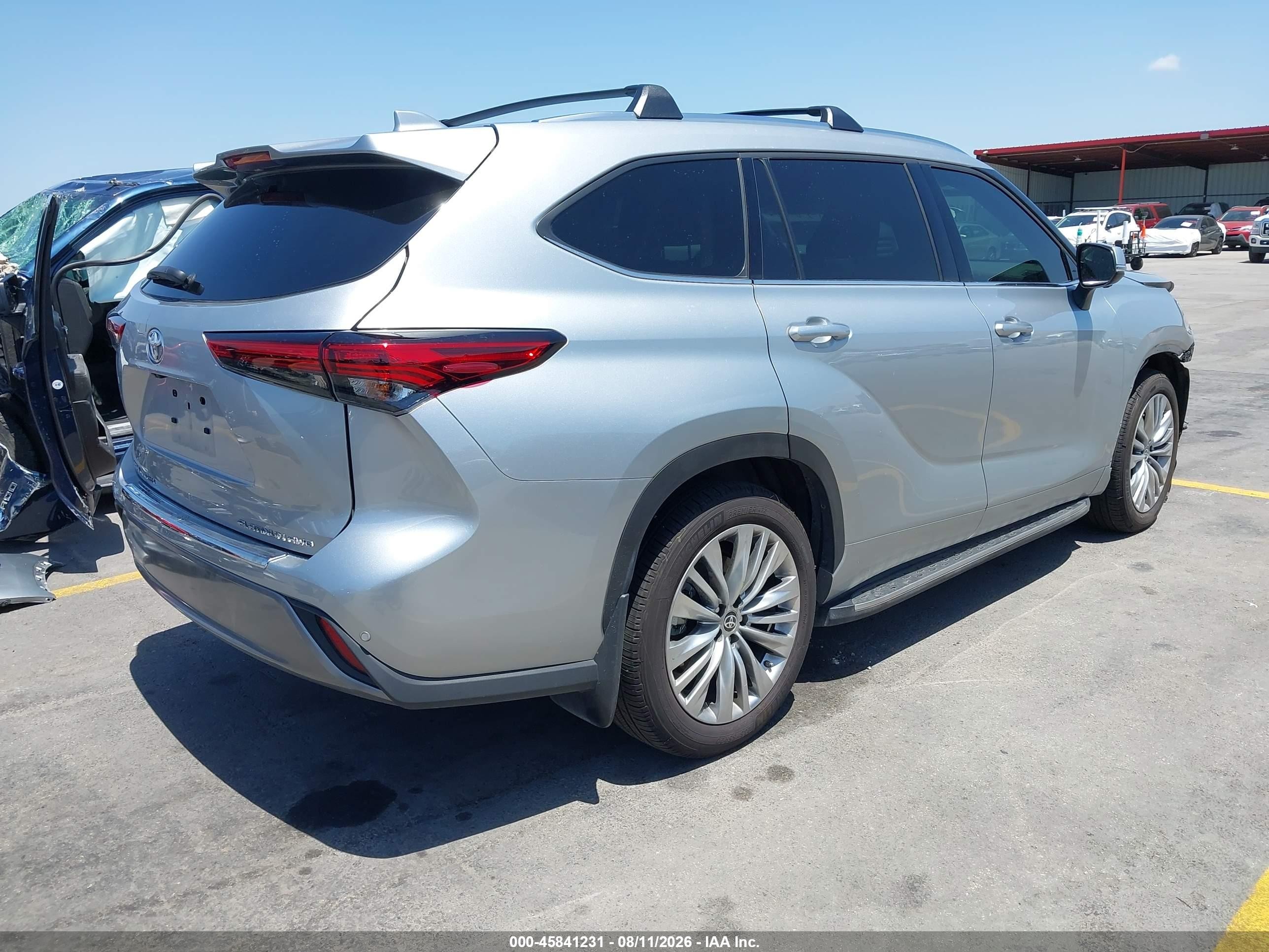 2023 Toyota Highlander Platinum Silver vin: 5TDKDRBH4PS515479
