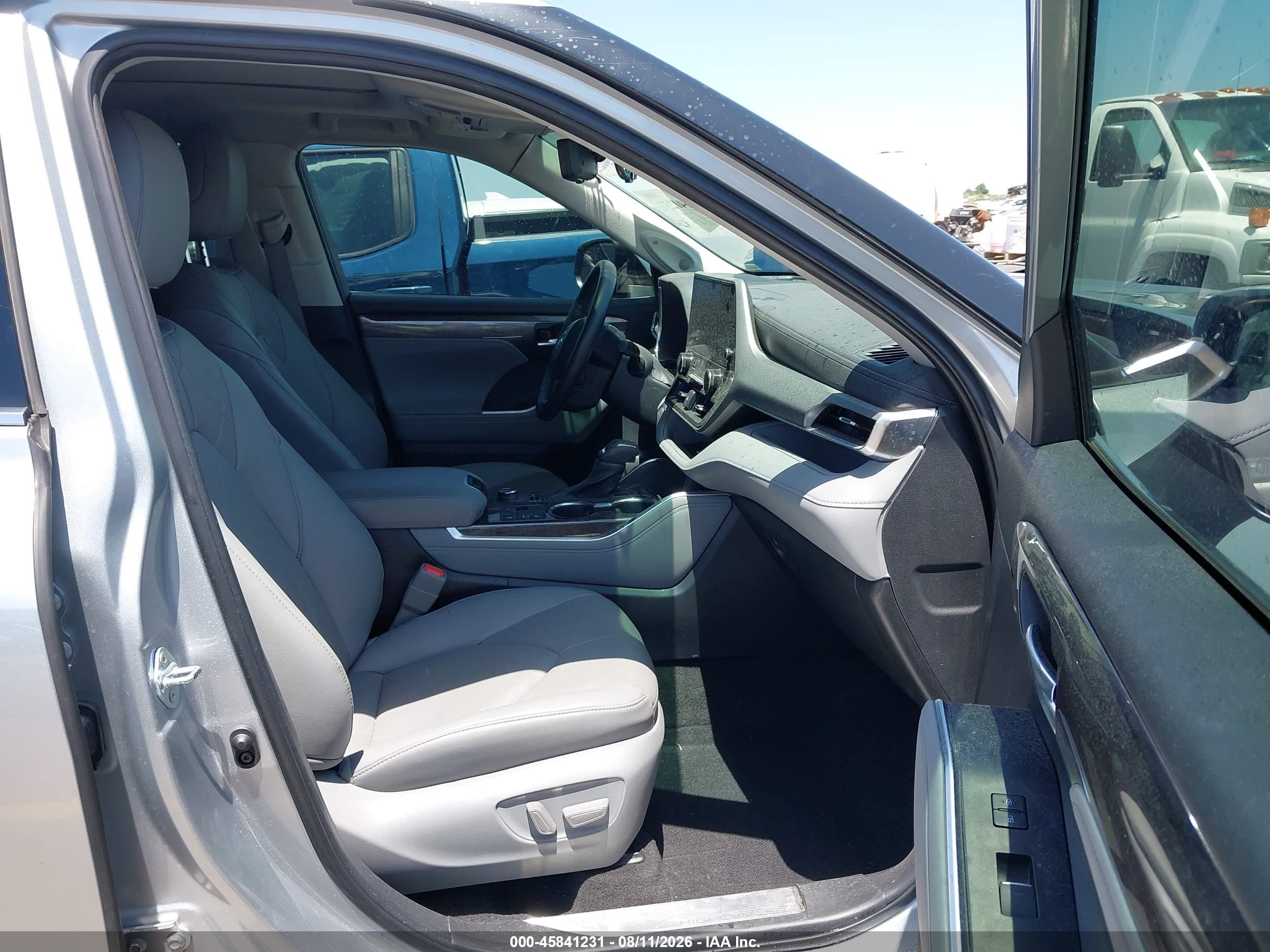 2023 Toyota Highlander Platinum Silver vin: 5TDKDRBH4PS515479