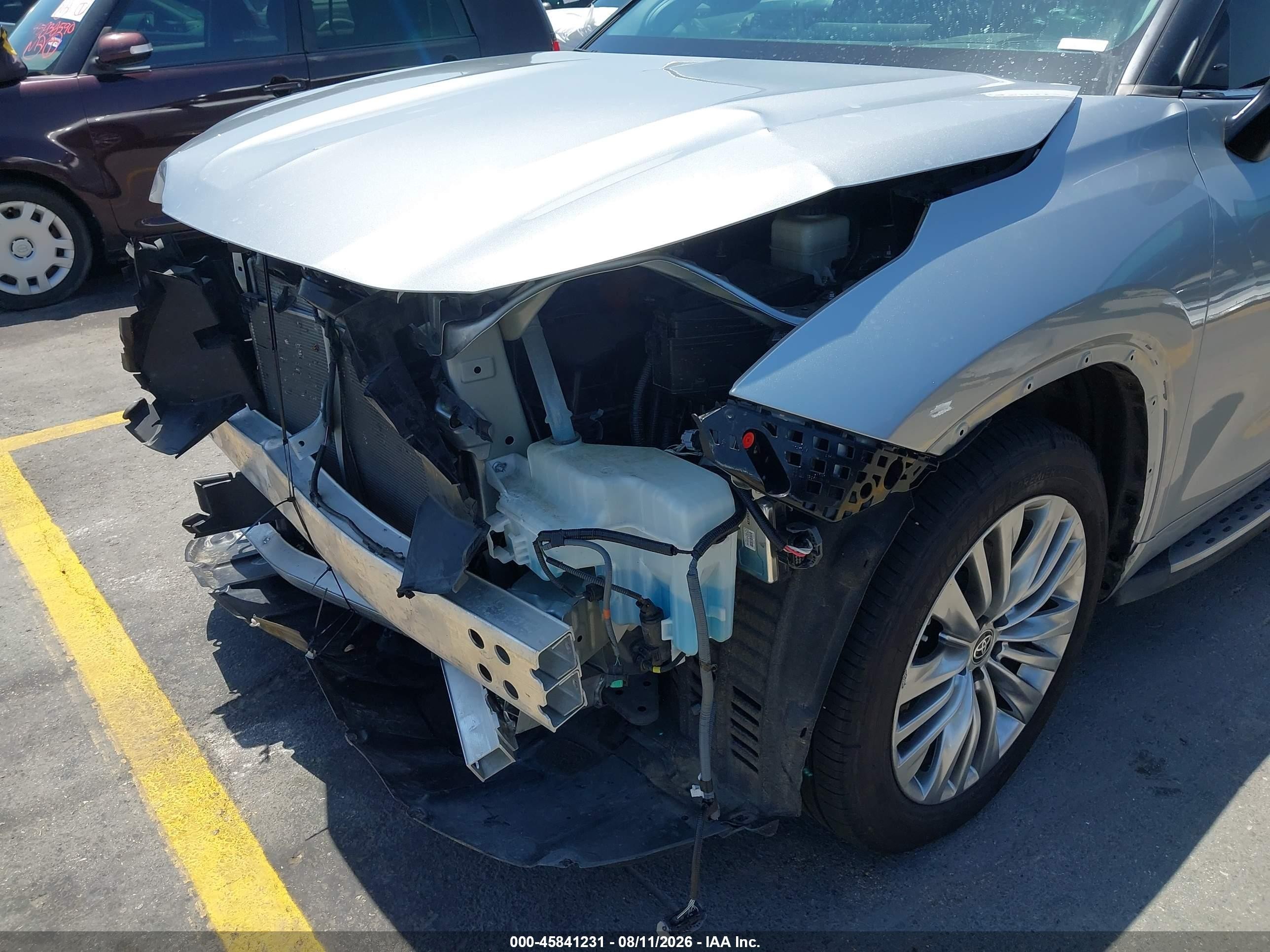 2023 Toyota Highlander Platinum Silver vin: 5TDKDRBH4PS515479