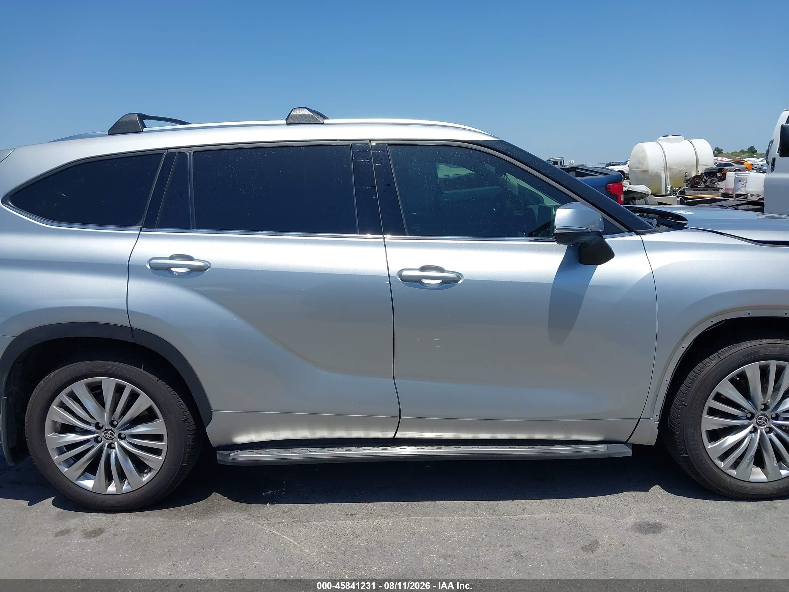 2023 Toyota Highlander Platinum Silver vin: 5TDKDRBH4PS515479