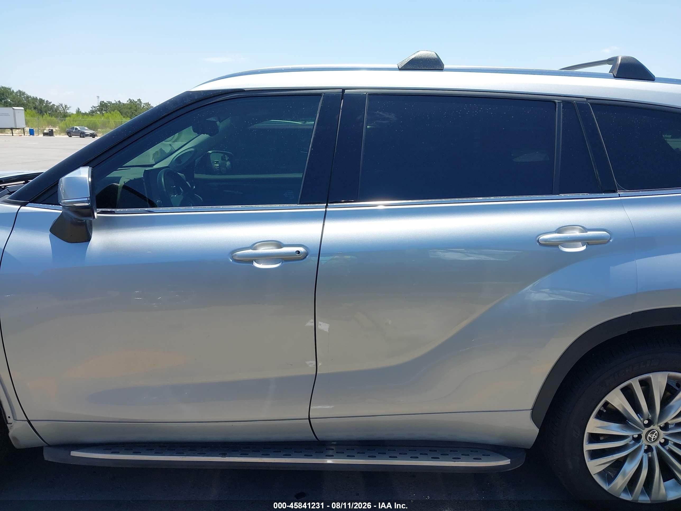 2023 Toyota Highlander Platinum Silver vin: 5TDKDRBH4PS515479