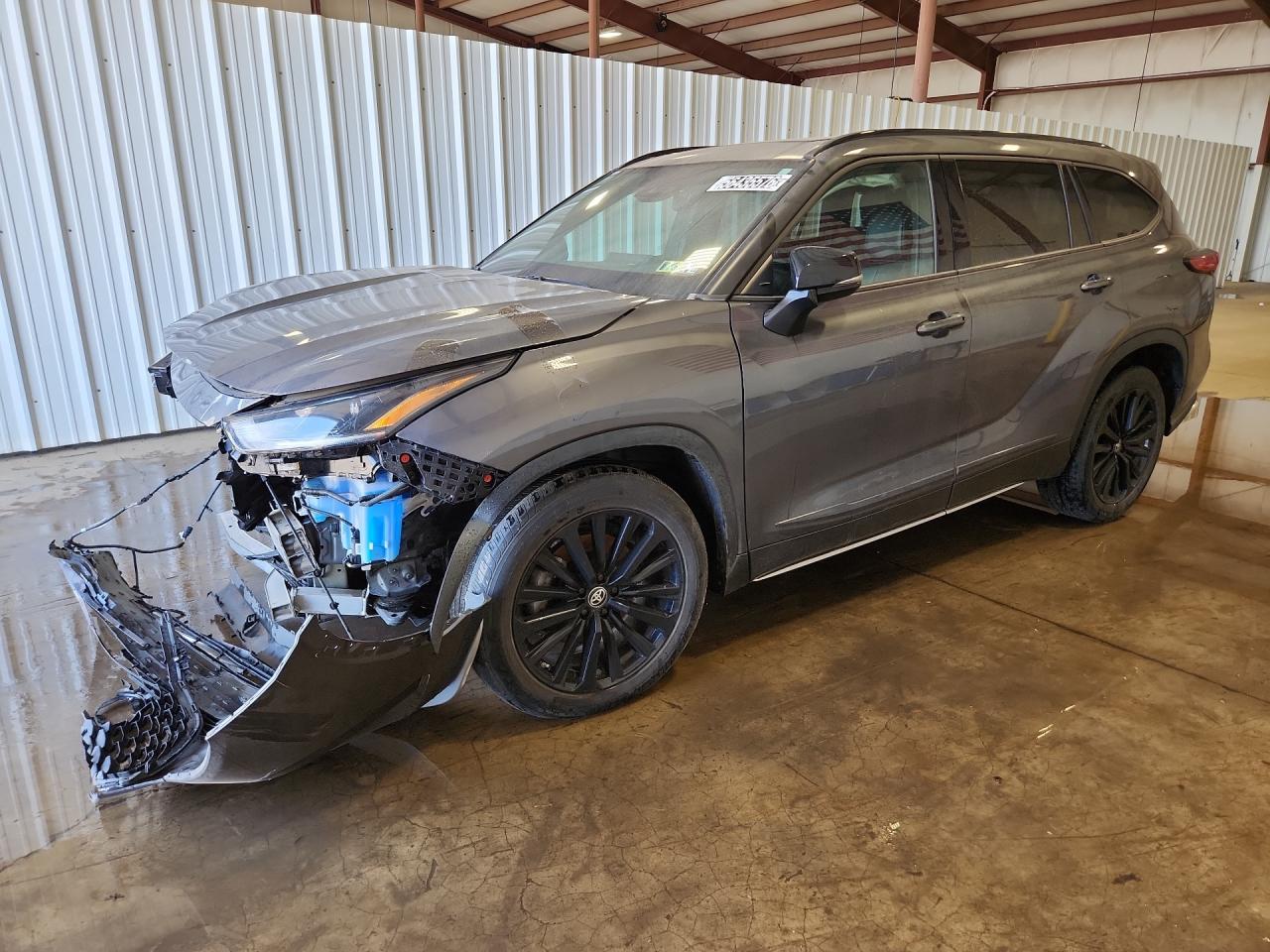 2023 Toyota Highlander Xse Gray vin: 5TDKDRBH5PS004637 Damage: Left Front Door, Heavy Scratch, 2 To 3 Inches
