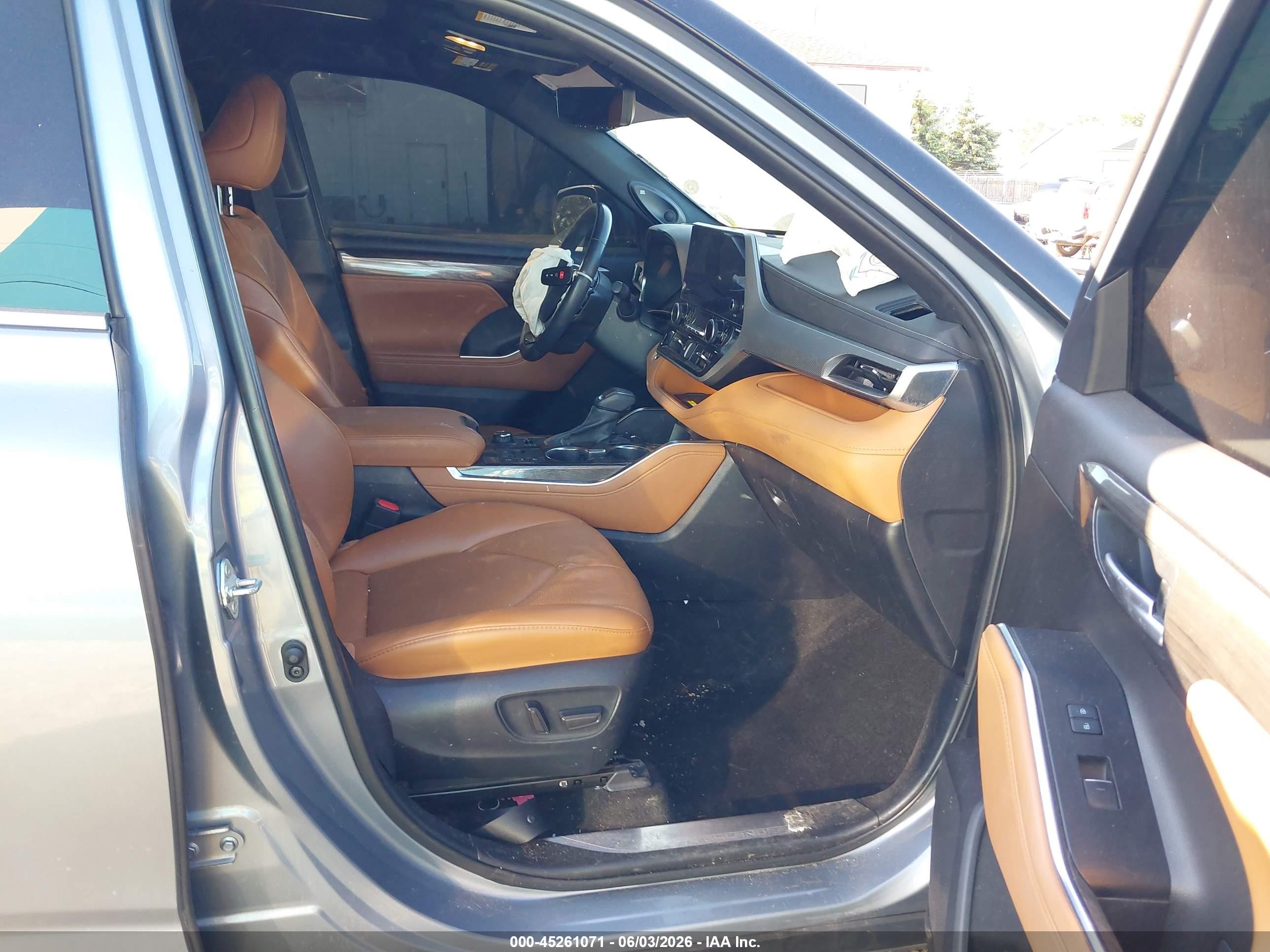 2023 Toyota Highlander Platinum Light Blue vin: 5TDKDRBH5PS047214