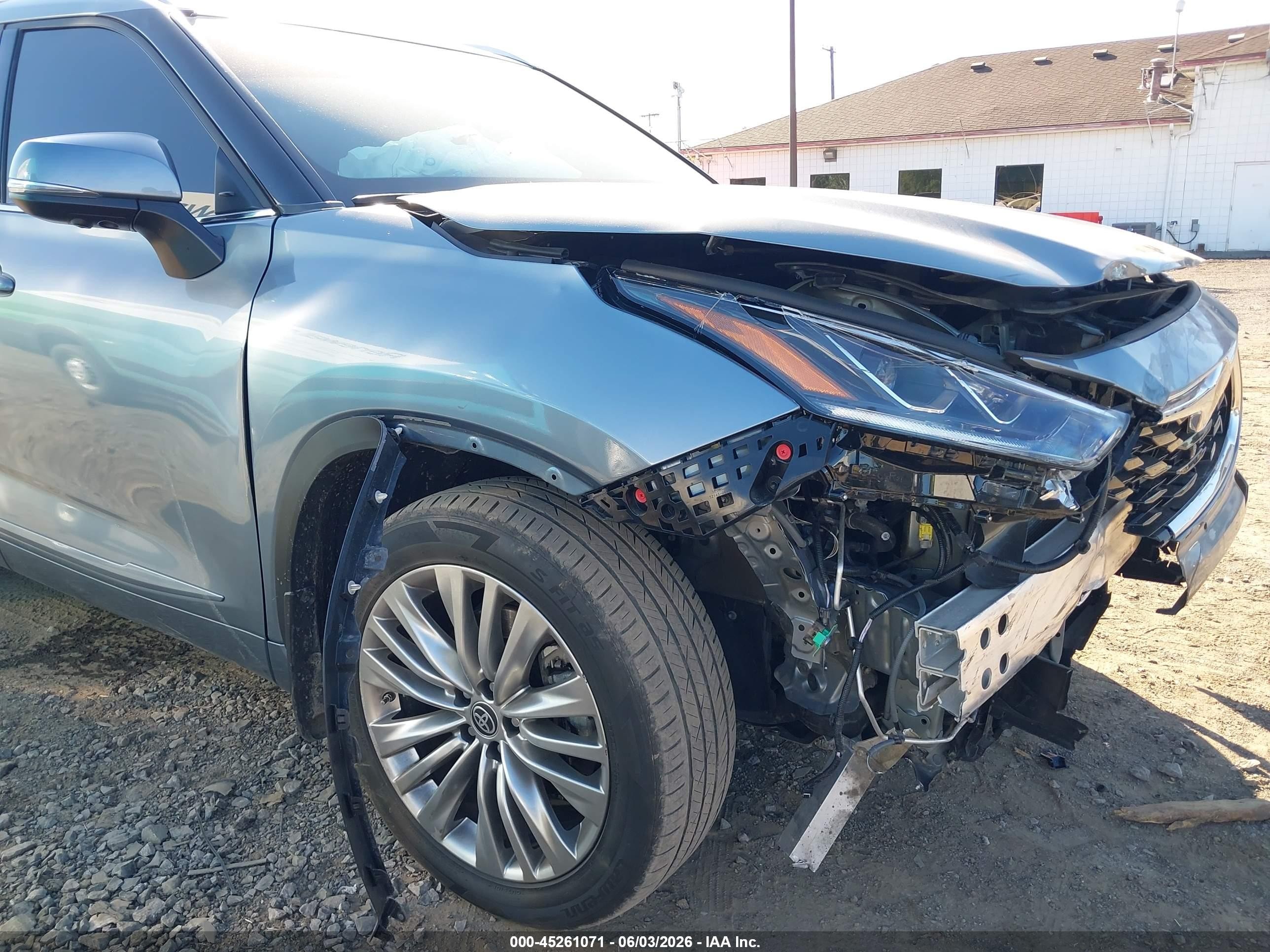 2023 Toyota Highlander Platinum Light Blue vin: 5TDKDRBH5PS047214