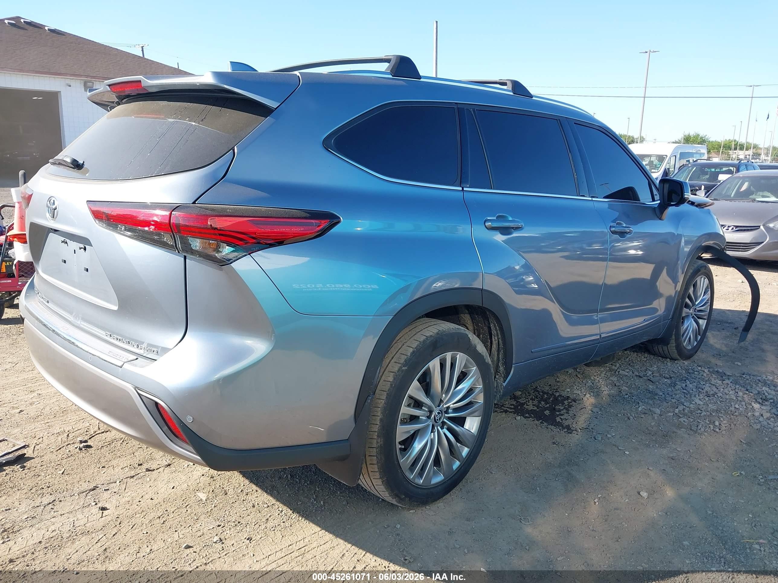 2023 Toyota Highlander Platinum Light Blue vin: 5TDKDRBH5PS047214