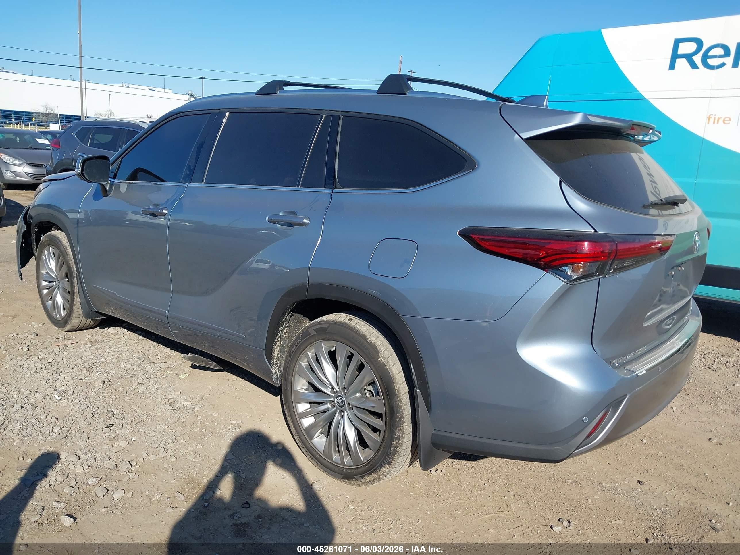 2023 Toyota Highlander Platinum Light Blue vin: 5TDKDRBH5PS047214