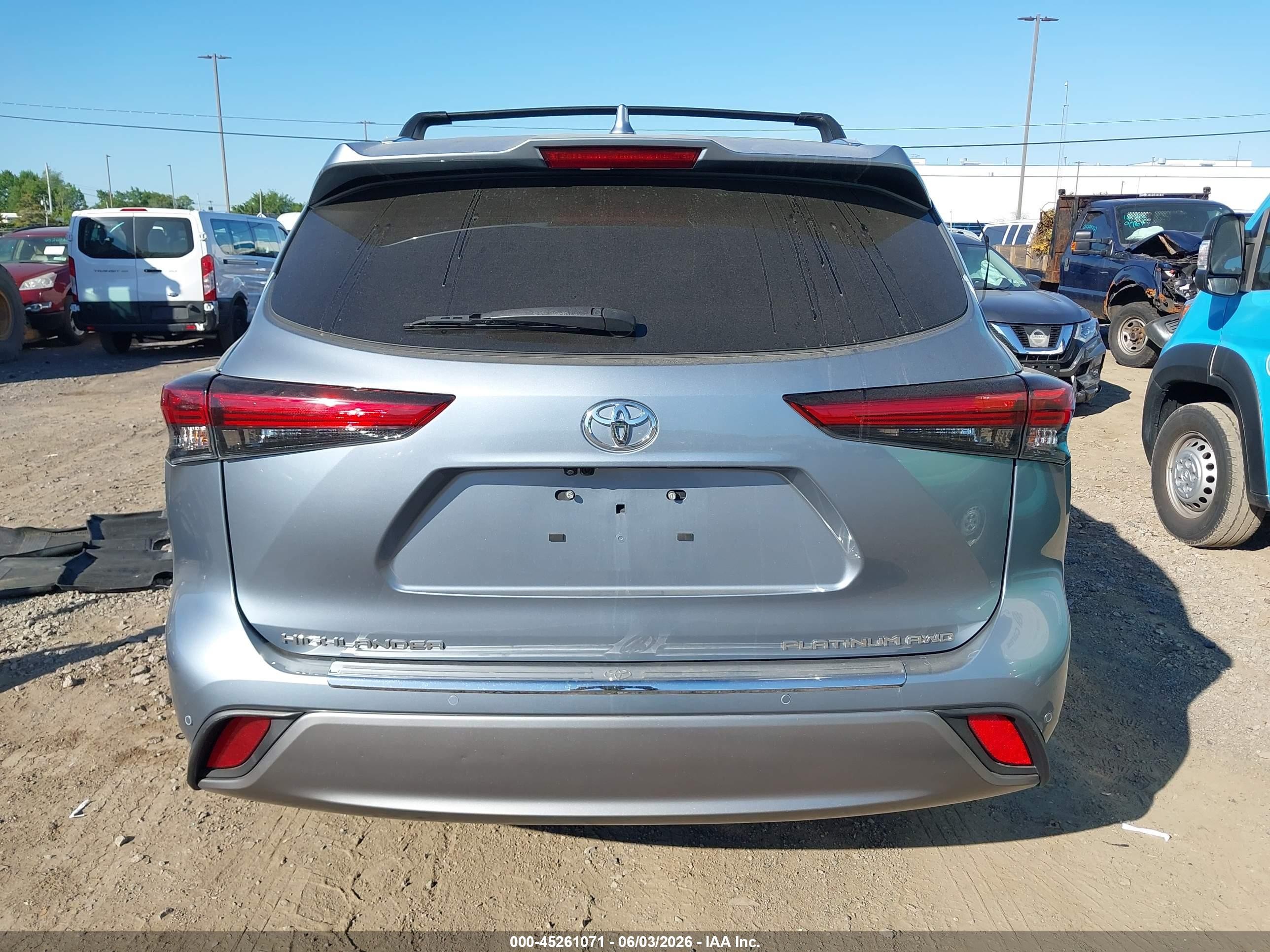 2023 Toyota Highlander Platinum Light Blue vin: 5TDKDRBH5PS047214