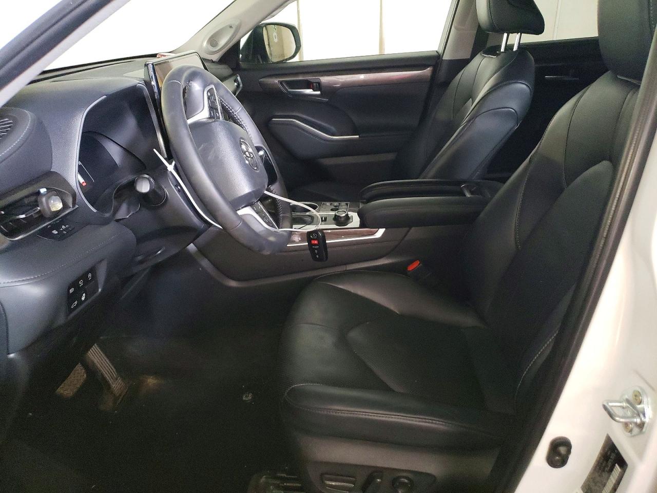 2024 Toyota Highlander Limited Белый vin: 5TDKDRBH5RS537607