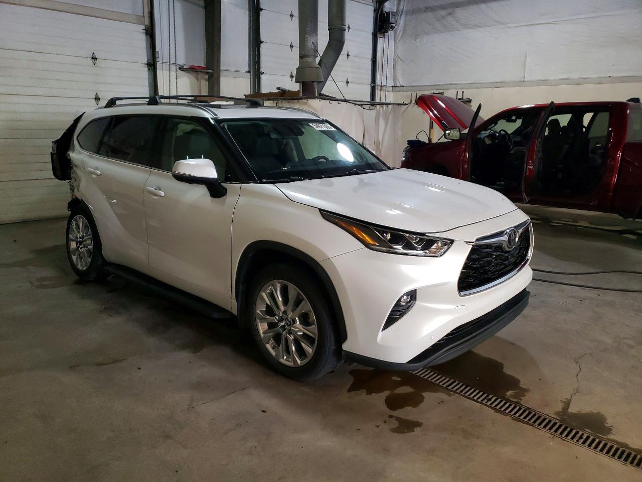 2024 Toyota Highlander Limited Белый vin: 5TDKDRBH5RS537607