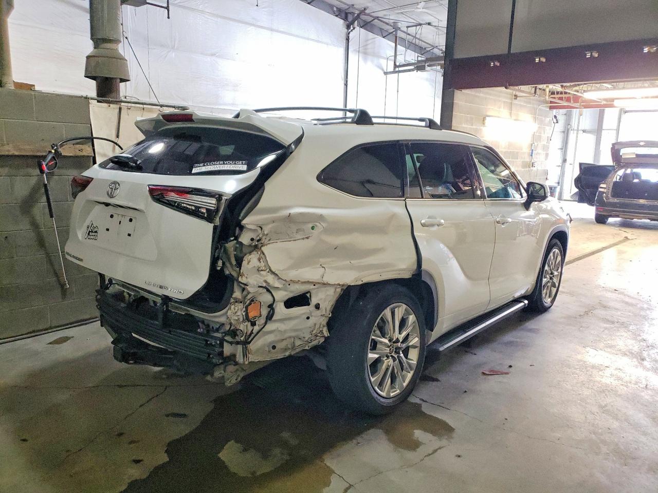 2024 Toyota Highlander Limited Белый vin: 5TDKDRBH5RS537607