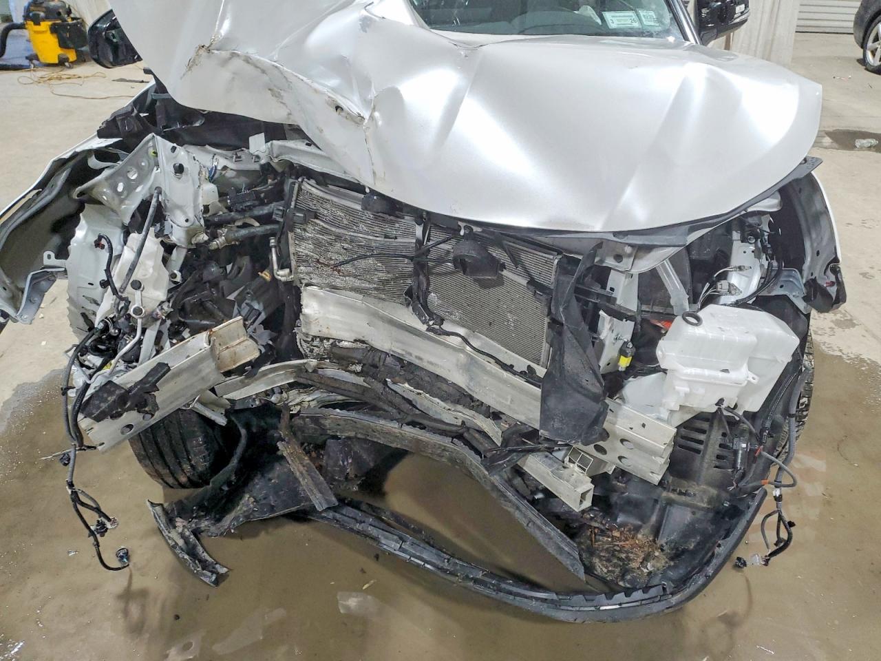 2024 Toyota Highlander Le White vin: 5TDKDRBH5RS573670