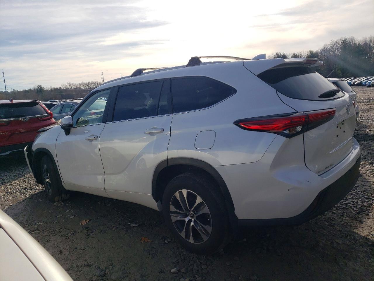 2023 Toyota Highlander White vin: 5TDKDRBH8PS039561