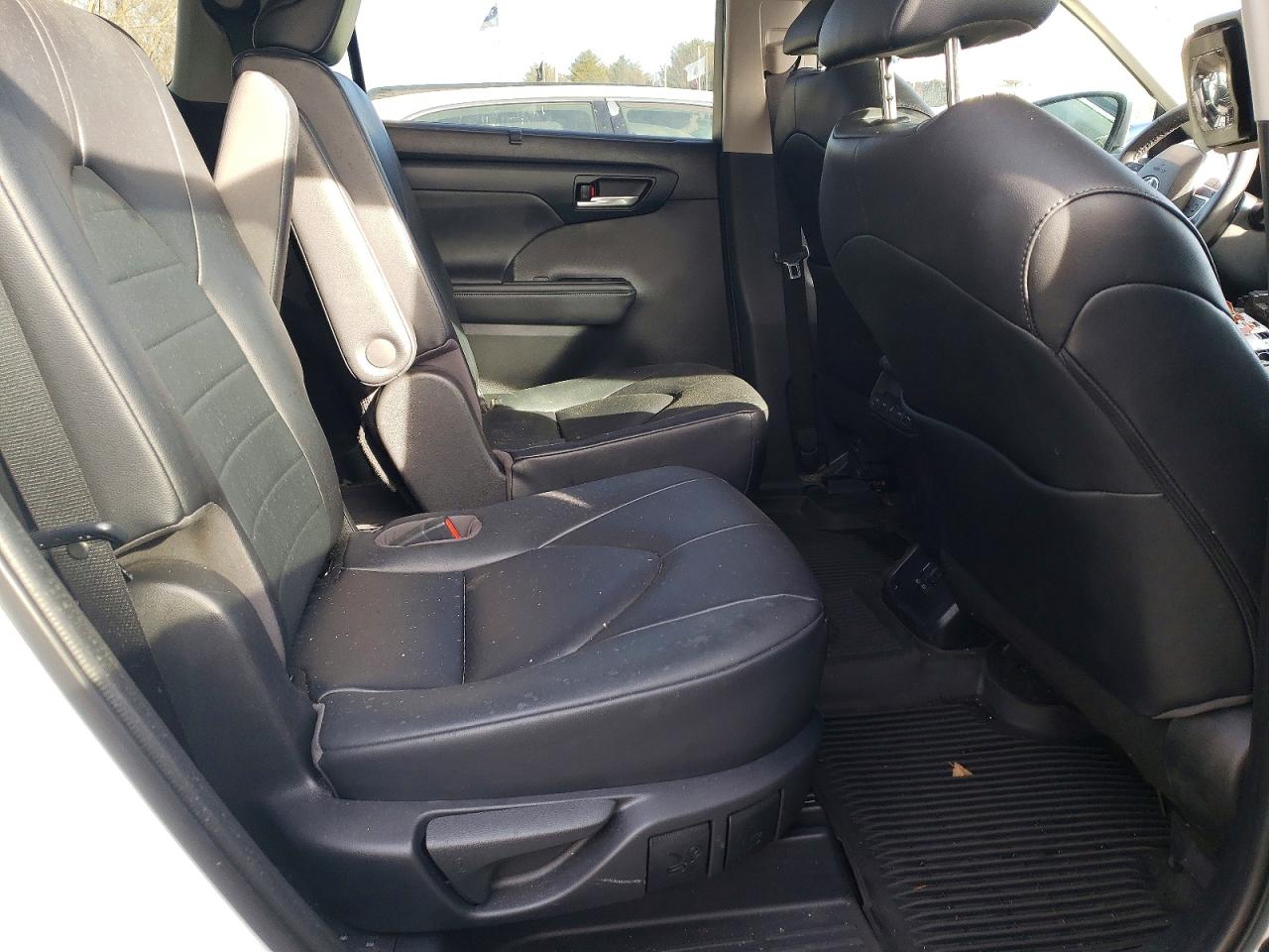 2023 Toyota Highlander White vin: 5TDKDRBH8PS039561