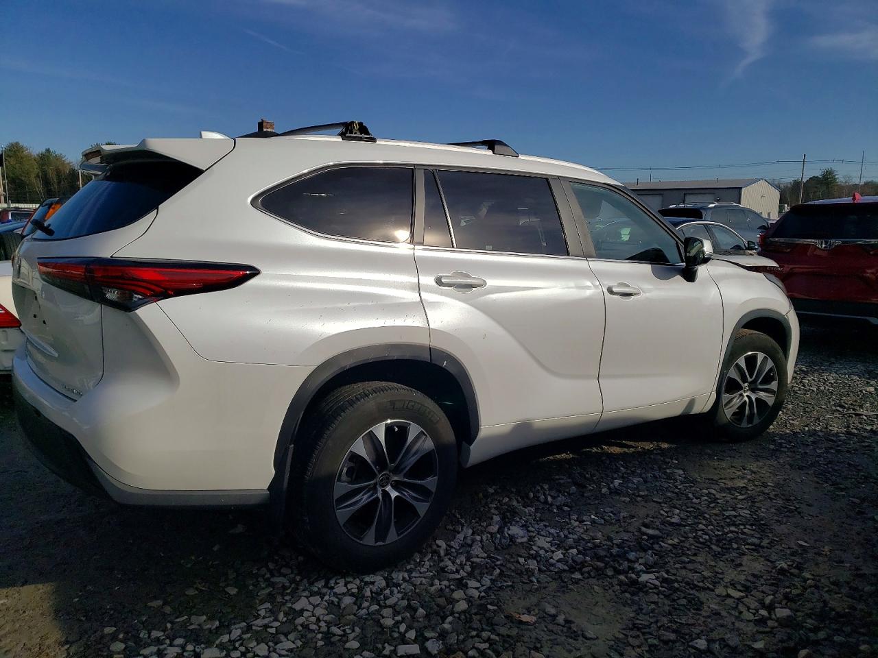 2023 Toyota Highlander White vin: 5TDKDRBH8PS039561