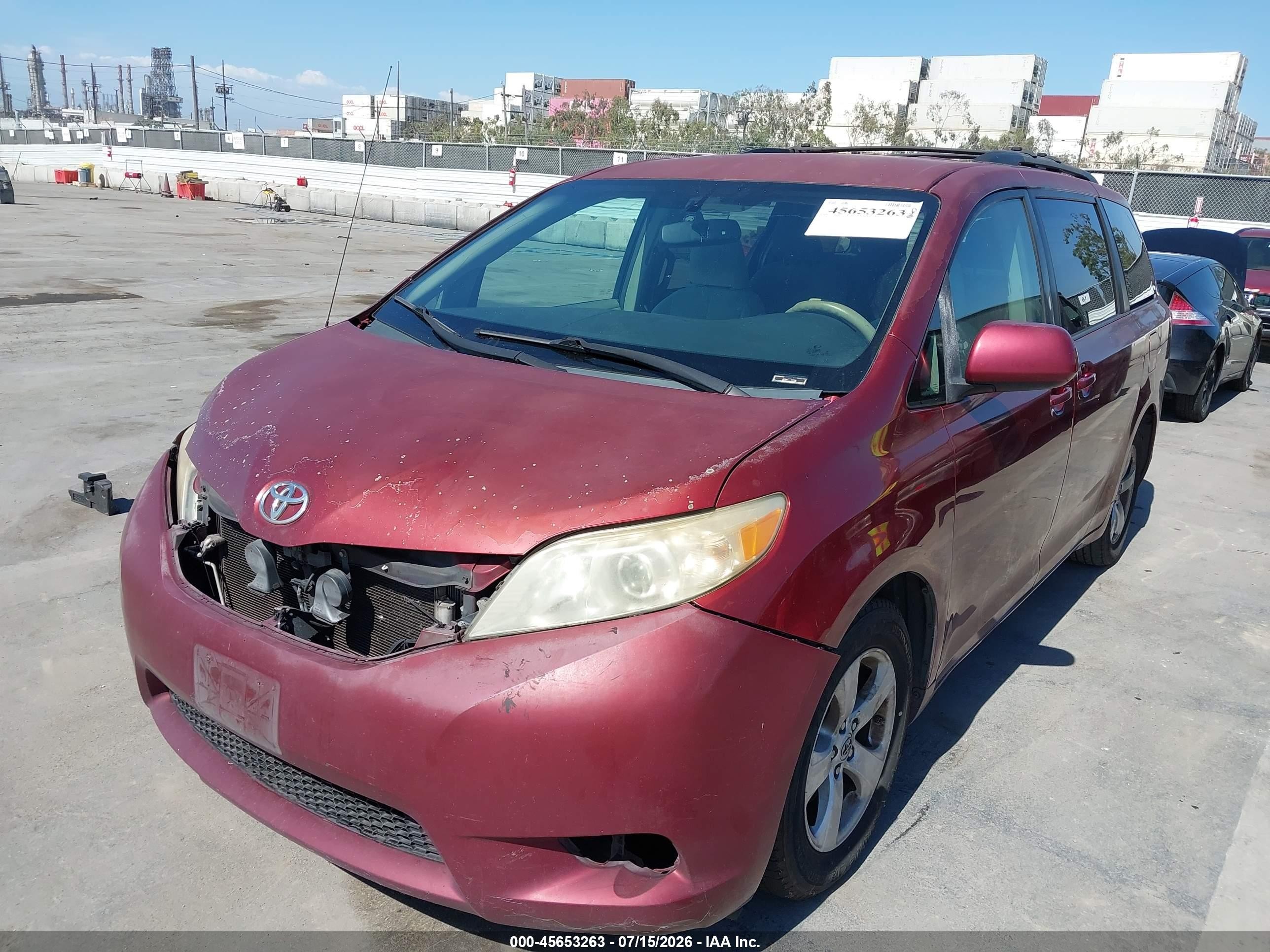 2011 Toyota Sienna Le V6 Red vin: 5TDKK3DC0BS011024