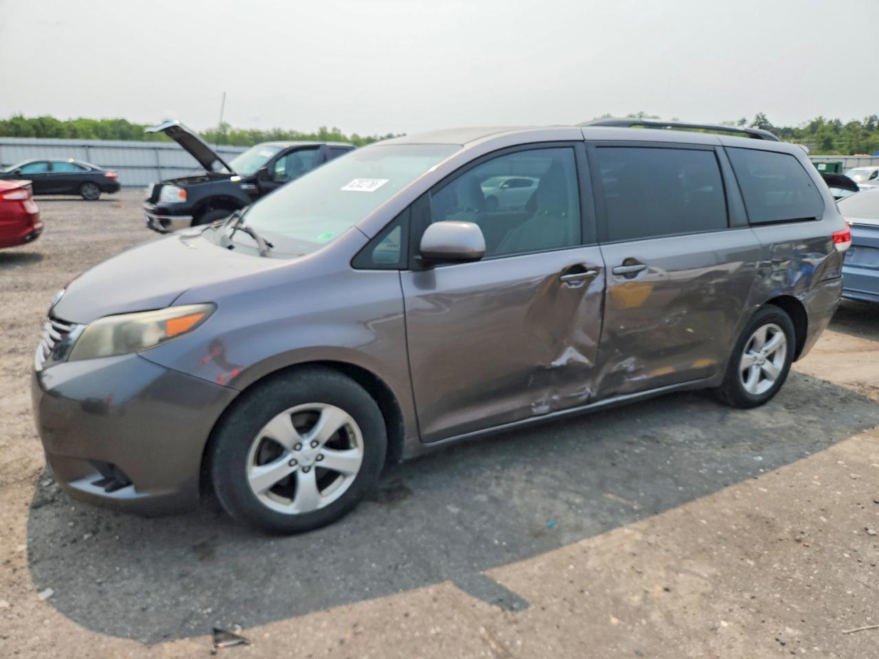 2011 Toyota Sienna Le Silver vin: 5TDKK3DC0BS013887