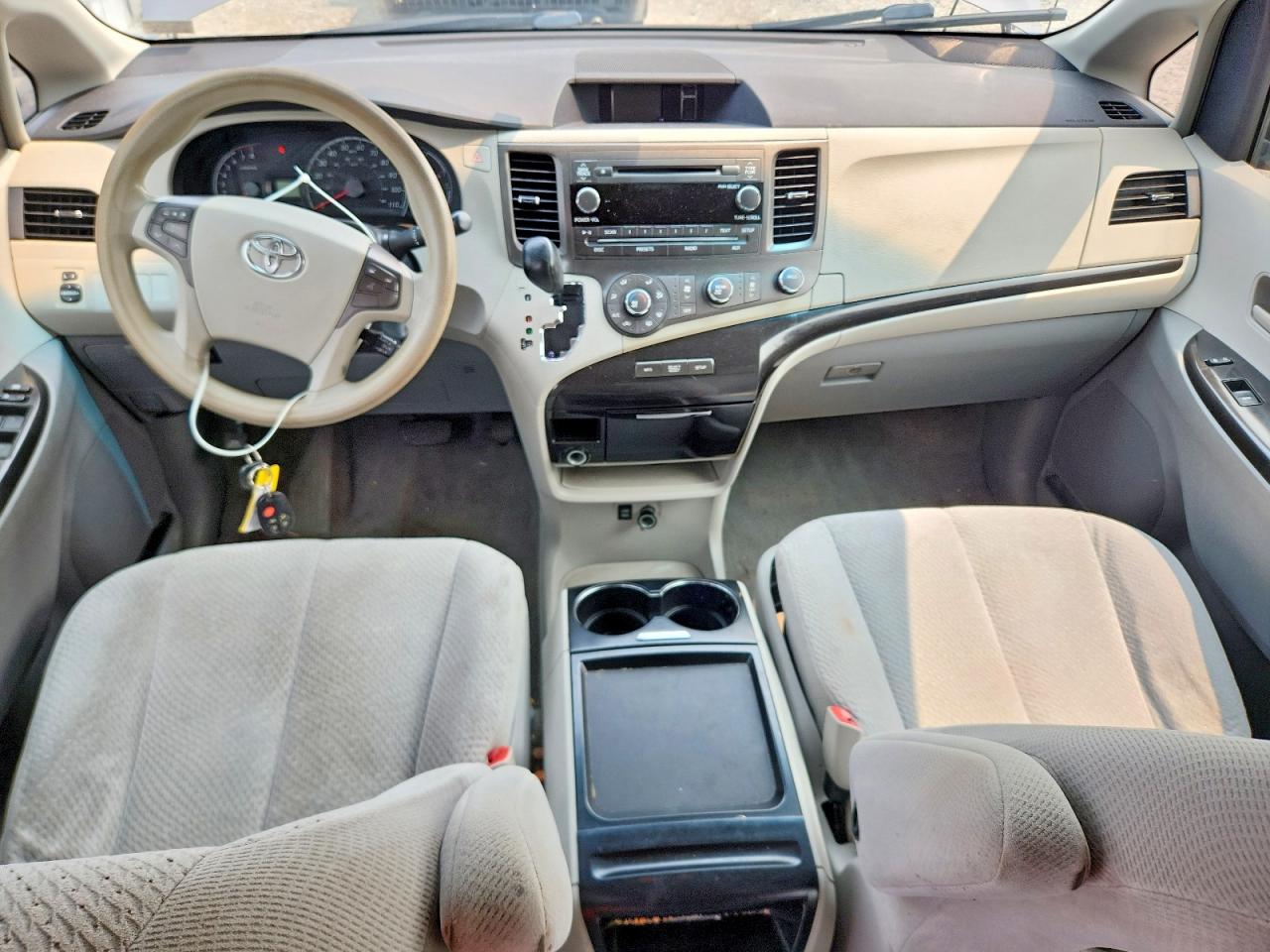 2011 Toyota Sienna Le Silver vin: 5TDKK3DC0BS013887