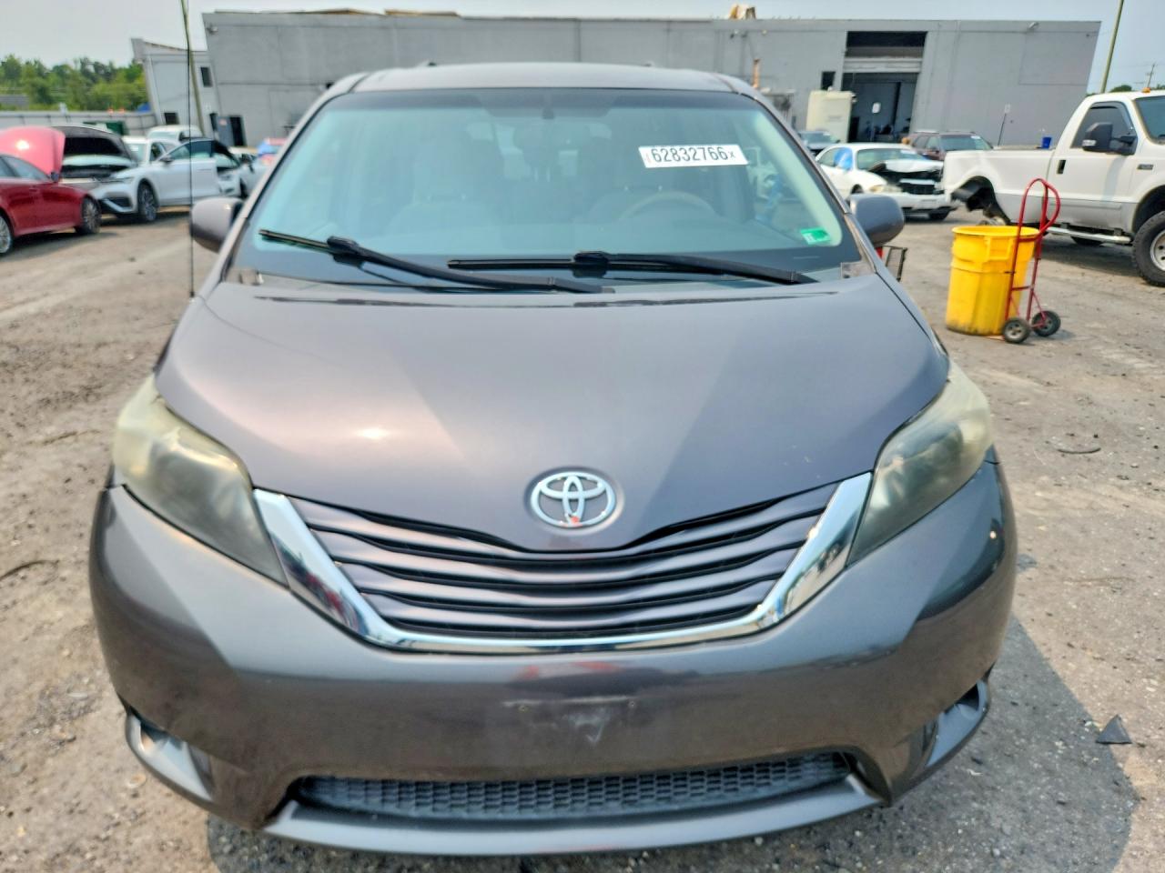 2011 Toyota Sienna Le Silver vin: 5TDKK3DC0BS013887