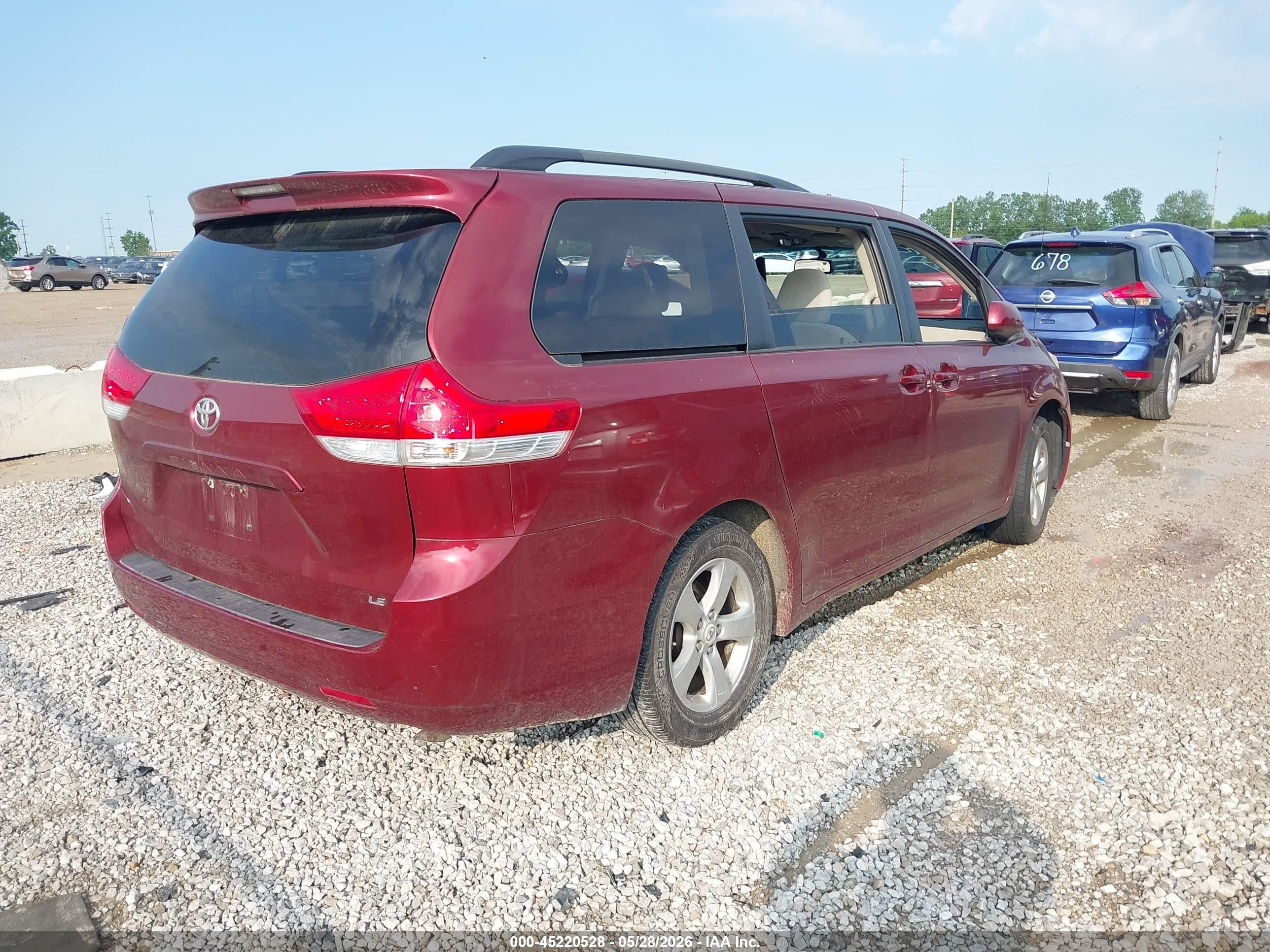 2011 Toyota Sienna Le V6 Red vin: 5TDKK3DC0BS016269