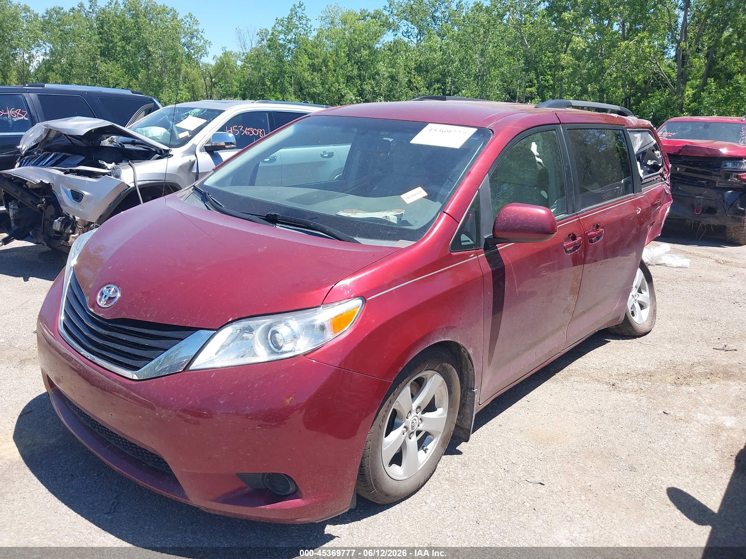 2011 Toyota Sienna Le V6 Red vin: 5TDKK3DC0BS017728
