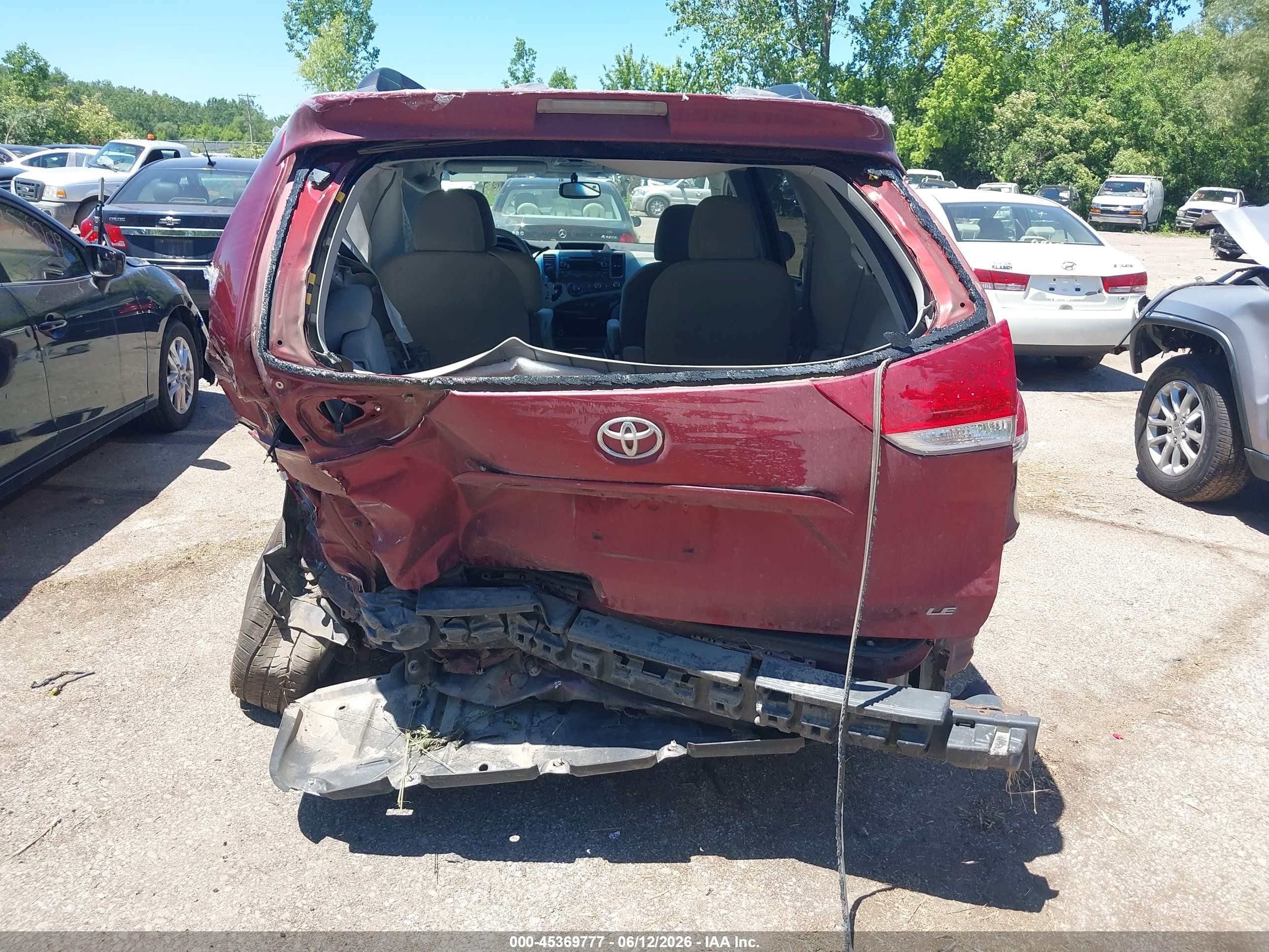 2011 Toyota Sienna Le V6 Red vin: 5TDKK3DC0BS017728