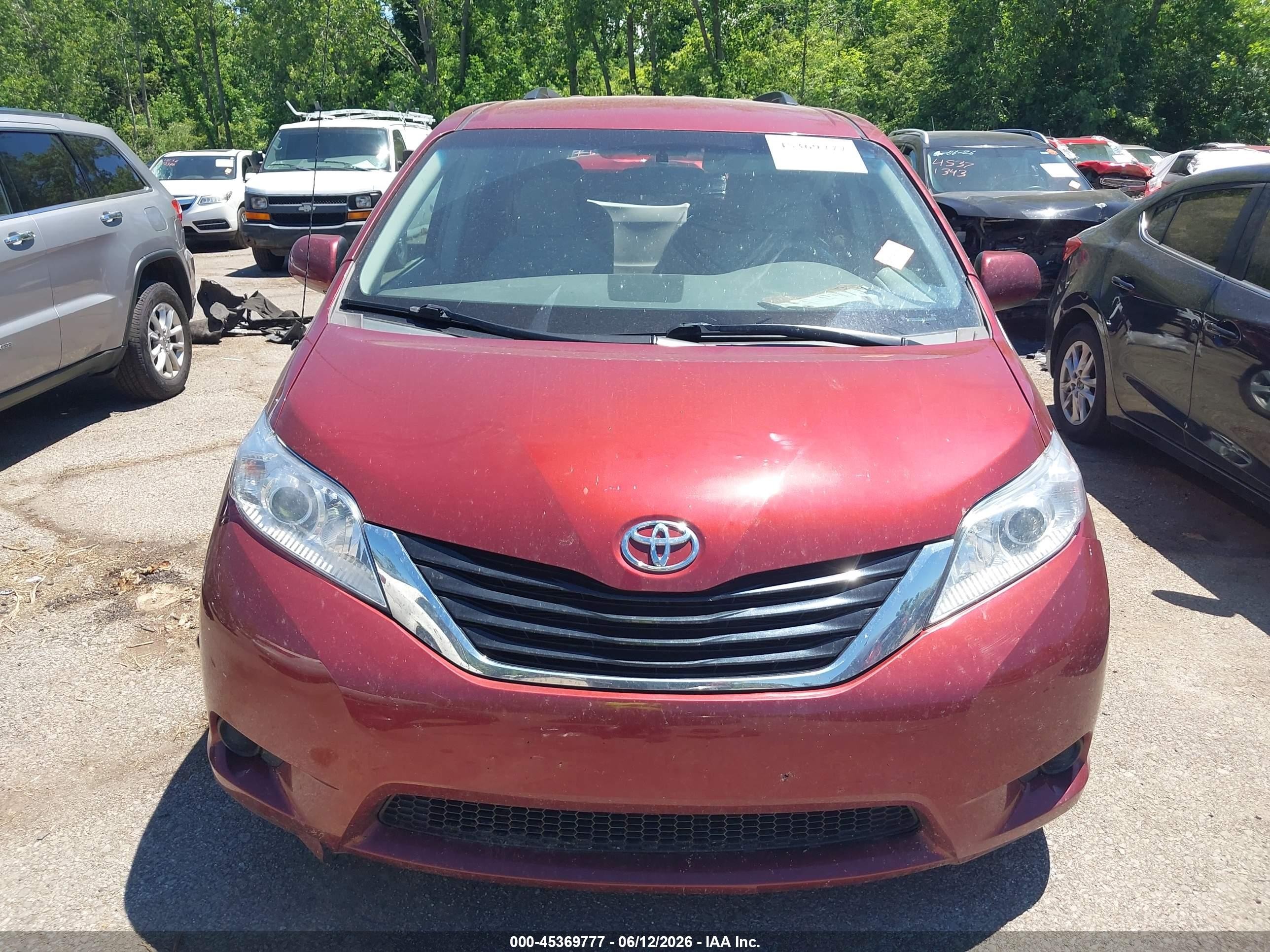 2011 Toyota Sienna Le V6 Red vin: 5TDKK3DC0BS017728