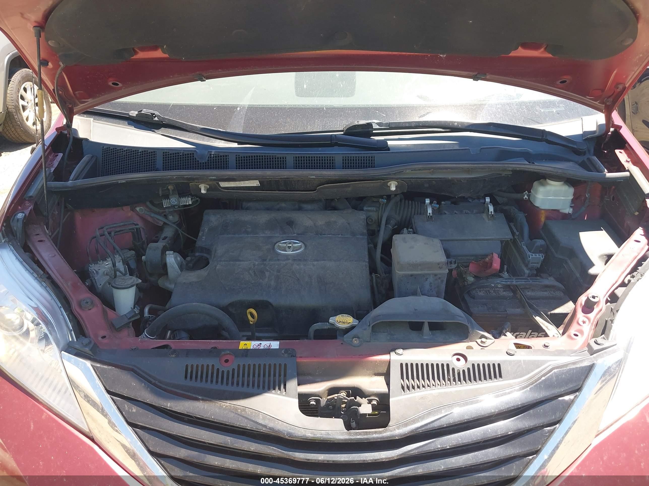 2011 Toyota Sienna Le V6 Red vin: 5TDKK3DC0BS017728