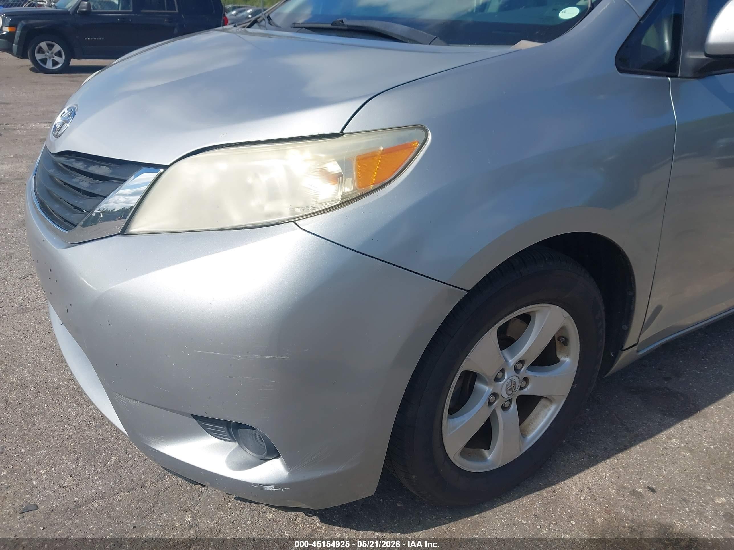 2011 Toyota Sienna Le V6 Silver vin: 5TDKK3DC0BS024405