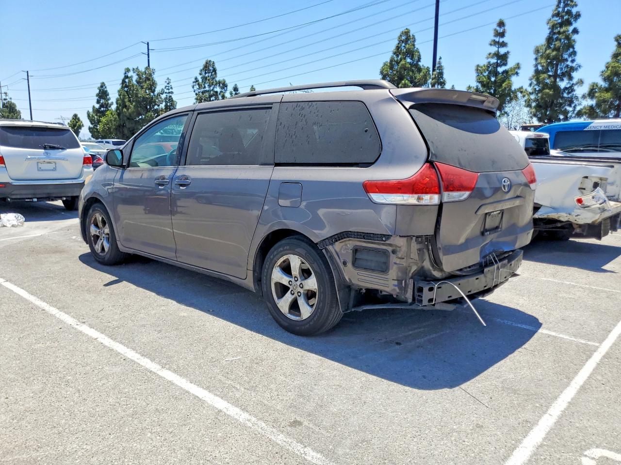 2011 Toyota Sienna Gray vin: 5TDKK3DC0BS025344