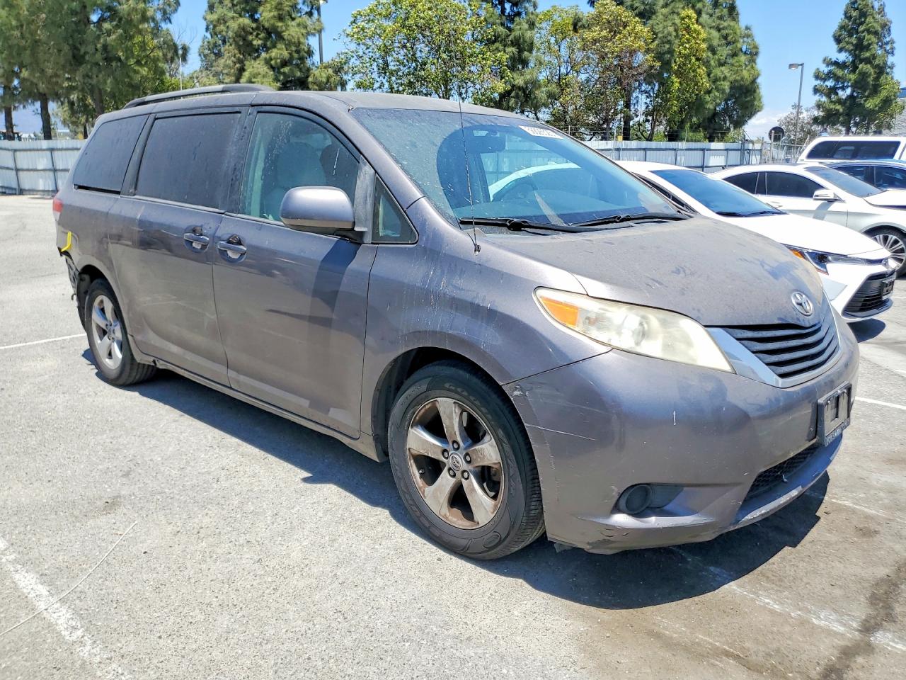 2011 Toyota Sienna Gray vin: 5TDKK3DC0BS025344