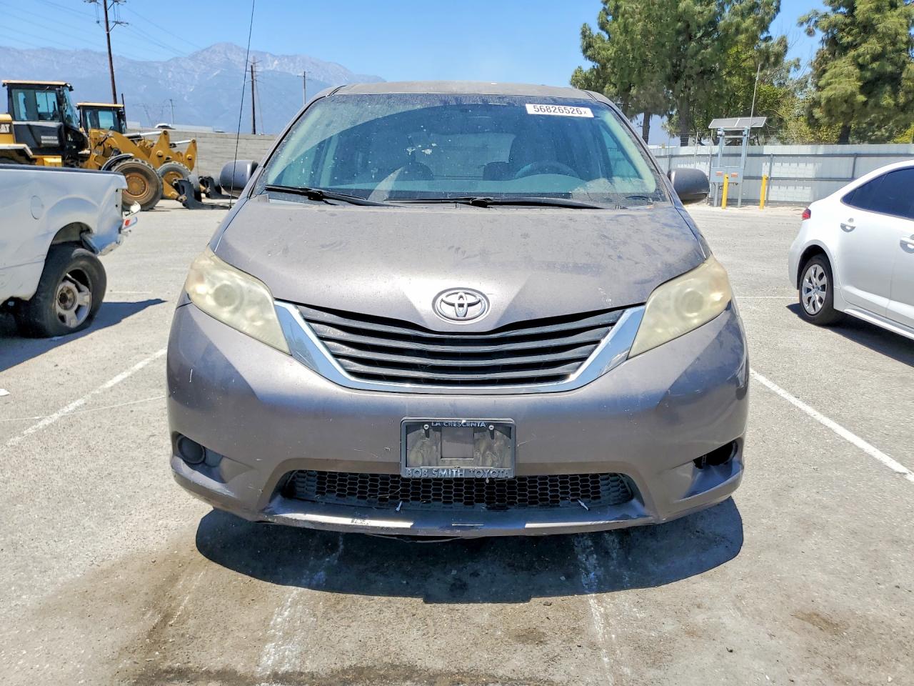 2011 Toyota Sienna Gray vin: 5TDKK3DC0BS025344