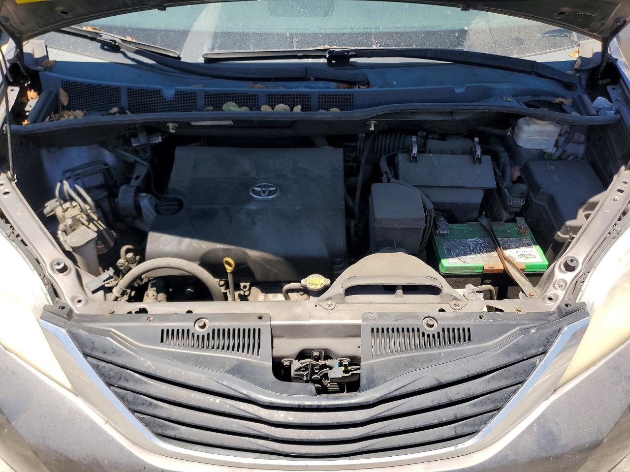 2011 Toyota Sienna Gray vin: 5TDKK3DC0BS025344
