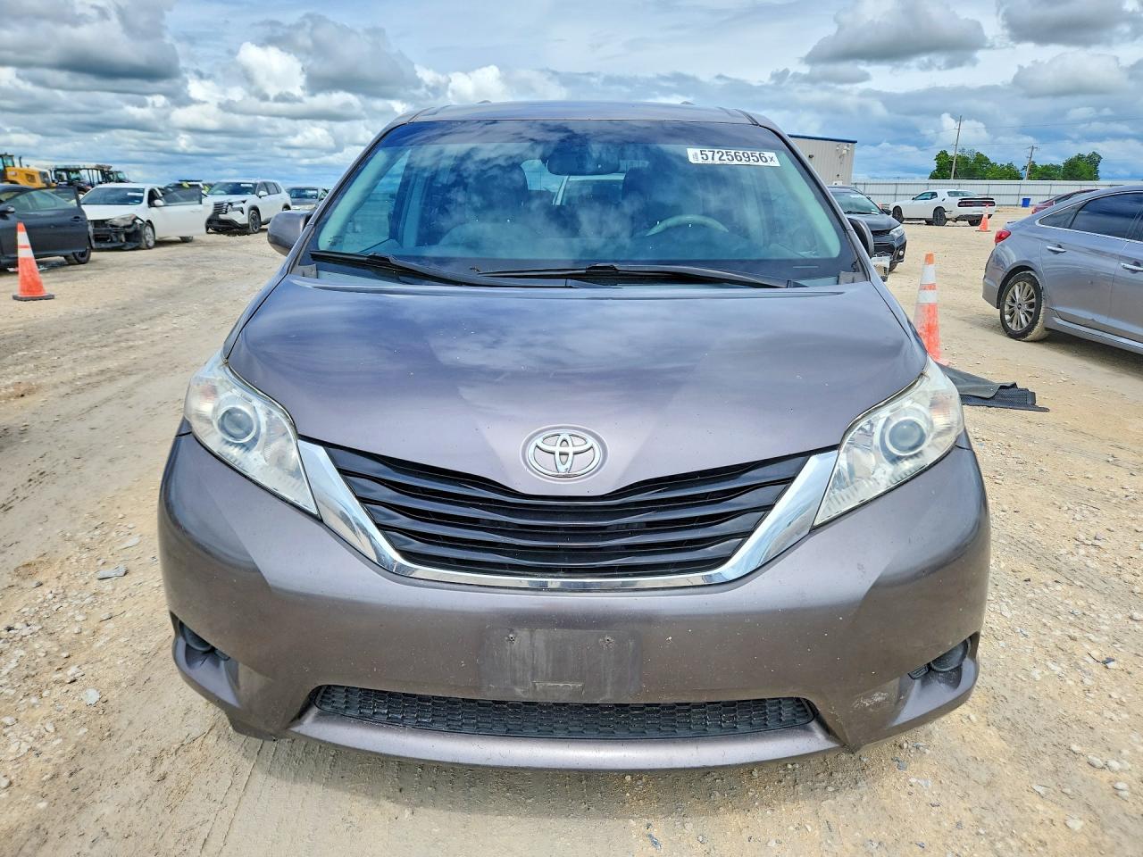 2011 Toyota Sienna Le Gray vin: 5TDKK3DC0BS045836