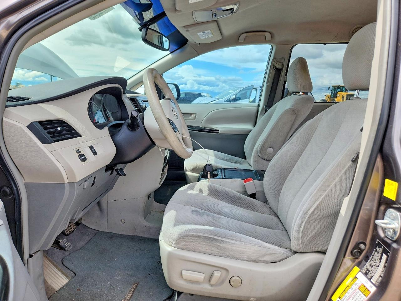 2011 Toyota Sienna Le Gray vin: 5TDKK3DC0BS045836