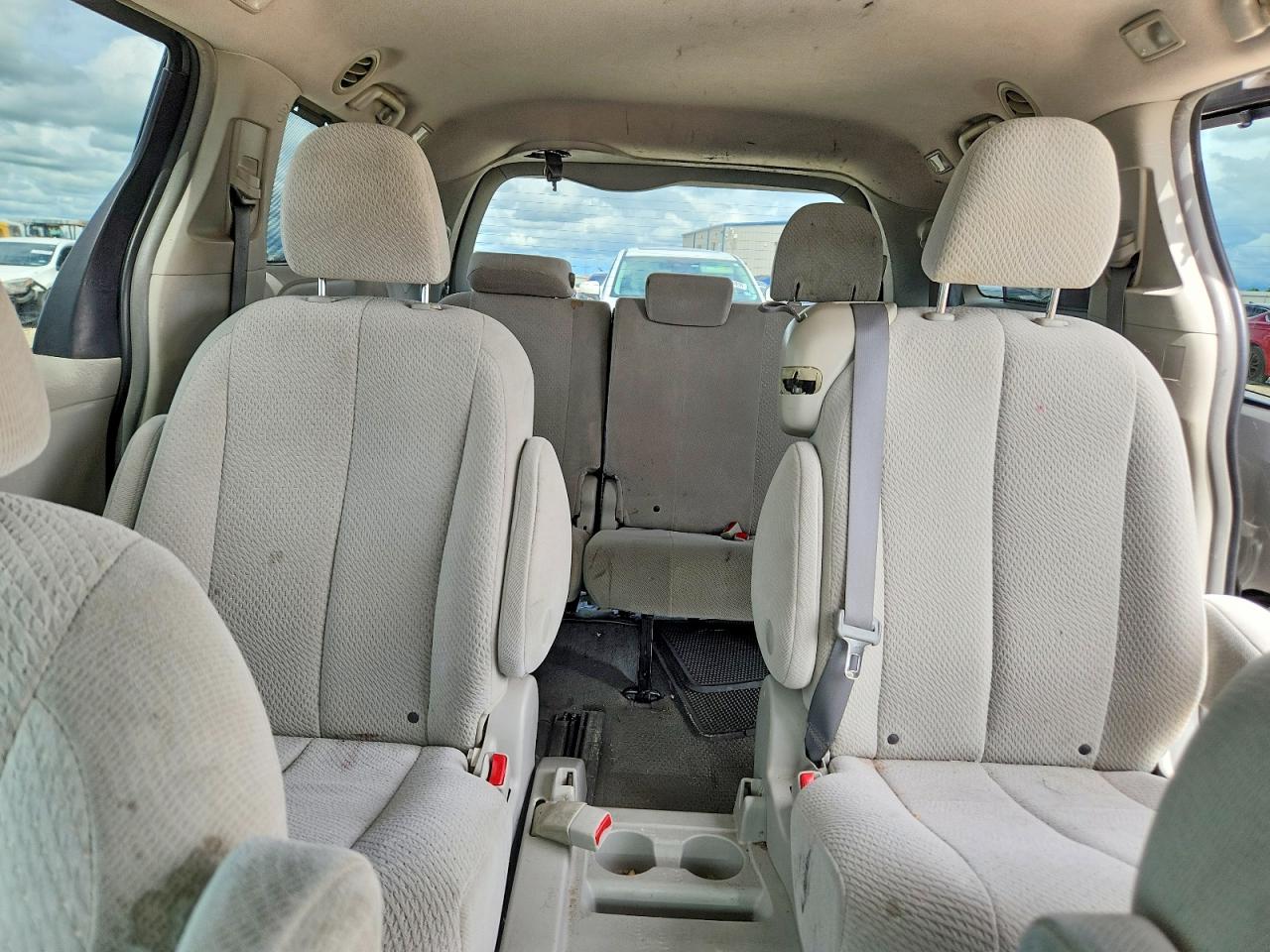 2011 Toyota Sienna Le Gray vin: 5TDKK3DC0BS045836