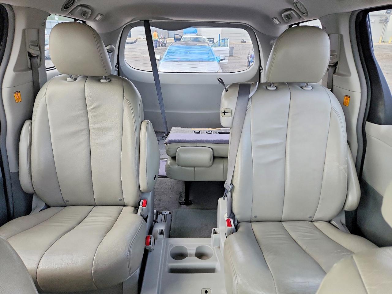 2011 Toyota Sienna Le Gray vin: 5TDKK3DC0BS048848