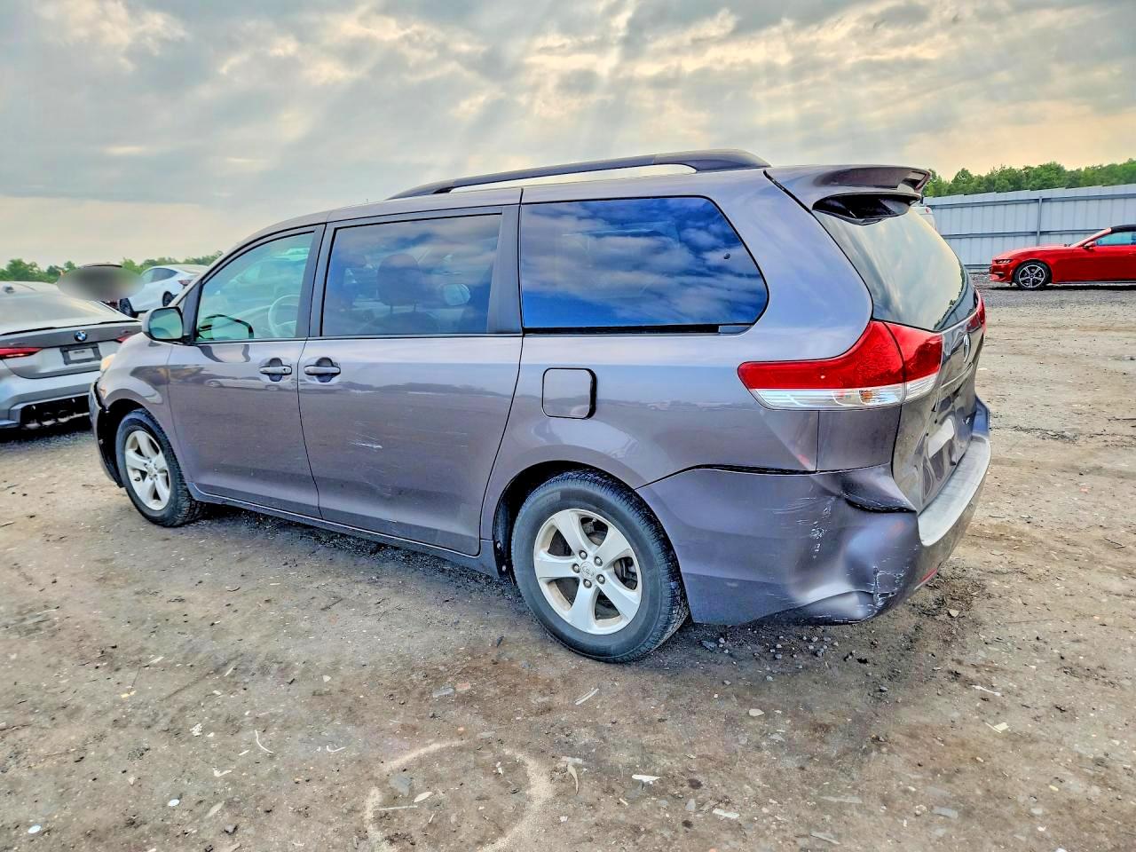 2011 Toyota Sienna Le Gray vin: 5TDKK3DC0BS048848