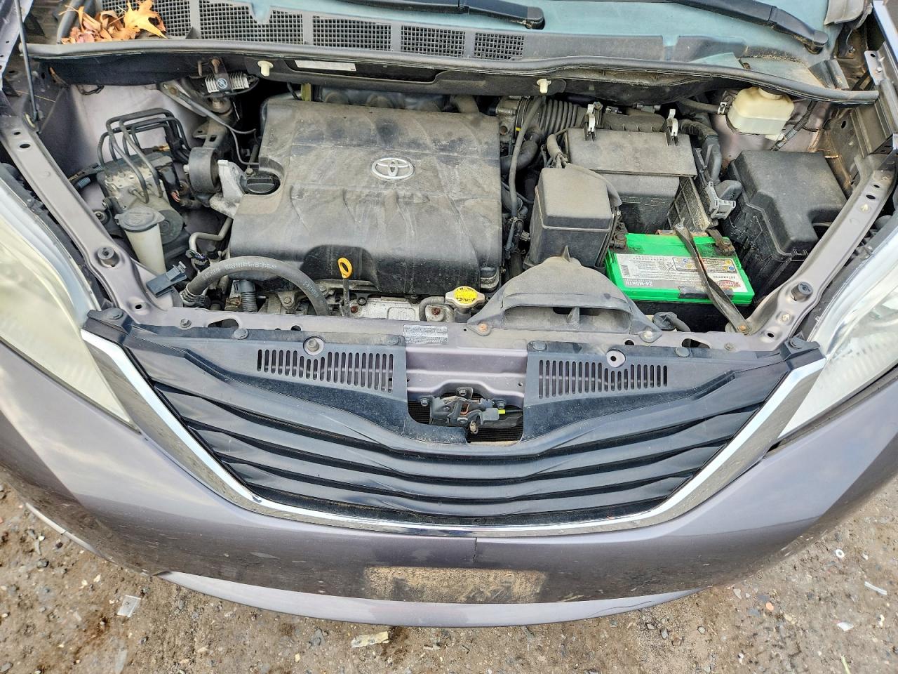 2011 Toyota Sienna Le Gray vin: 5TDKK3DC0BS048848