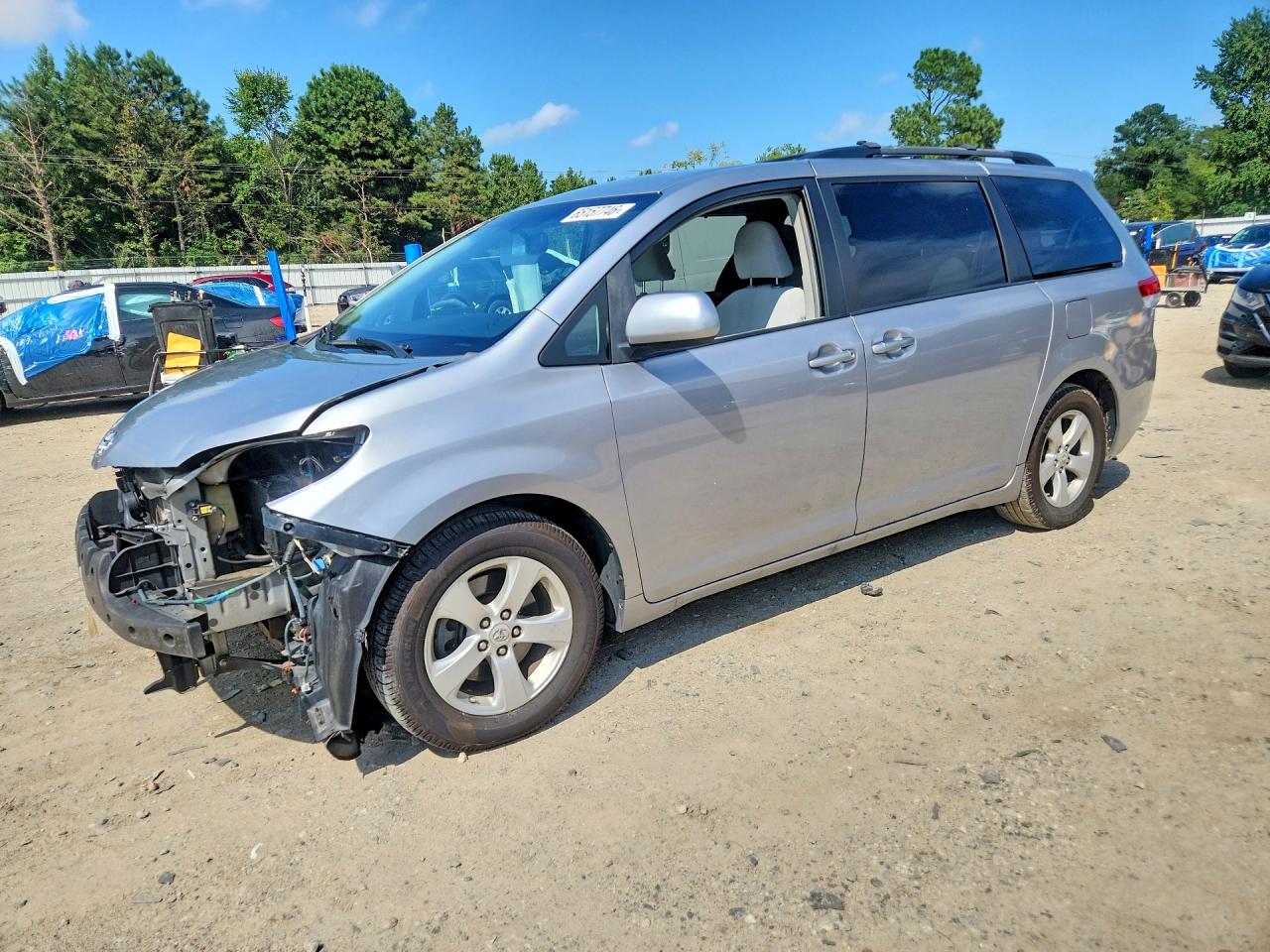2011 Toyota Sienna Le Silver vin: 5TDKK3DC0BS050051
